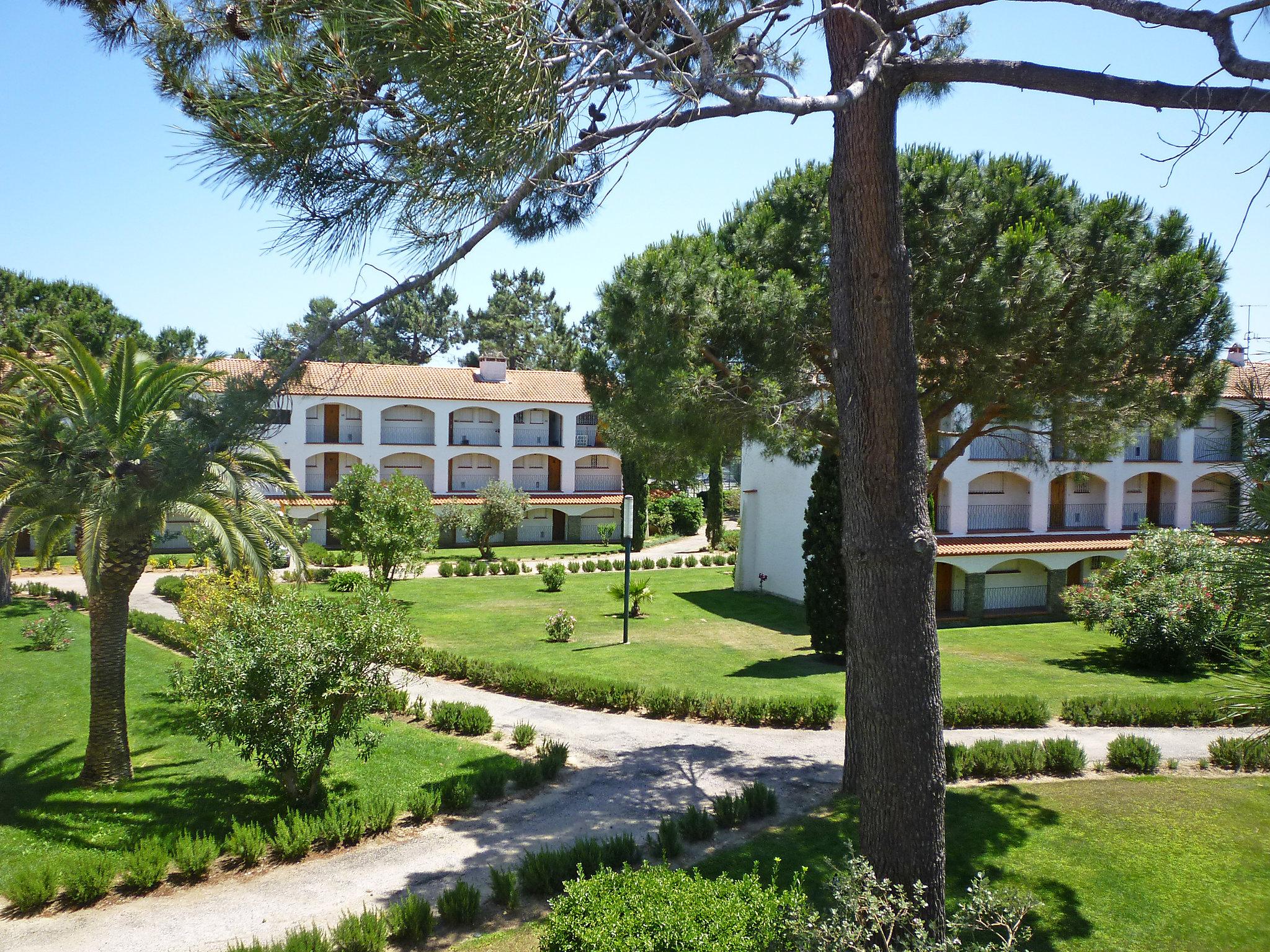 Foto 16 - Appartamento con 1 camera da letto a Argelès-sur-Mer con piscina e vista mare