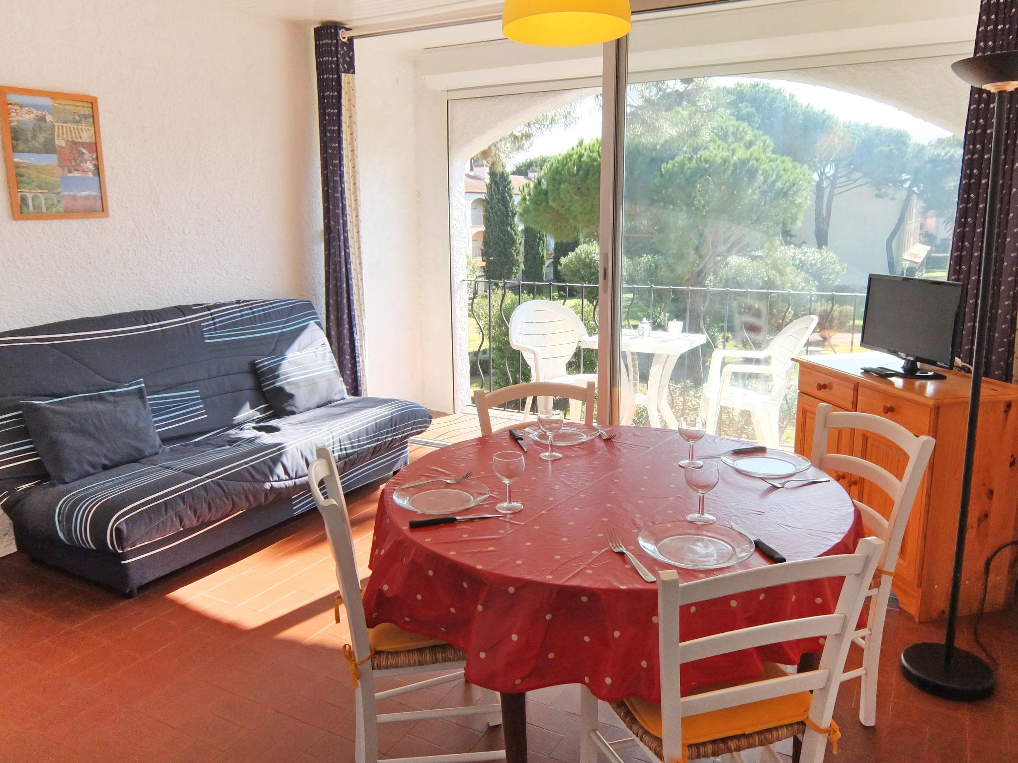 Photo 2 - 1 bedroom Apartment in Argelès-sur-Mer with swimming pool and sea view