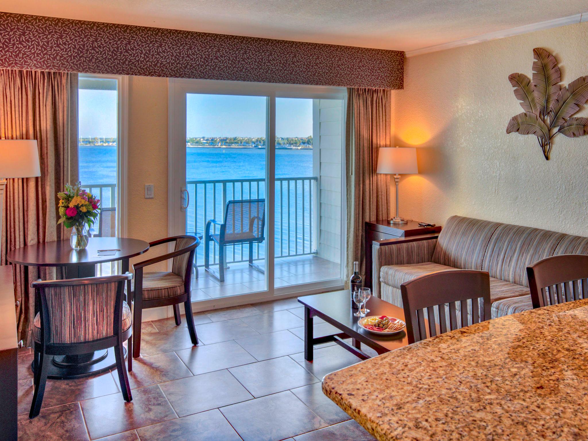 Foto 2 - Apartamento de 1 quarto em Tampa com piscina e vistas do mar