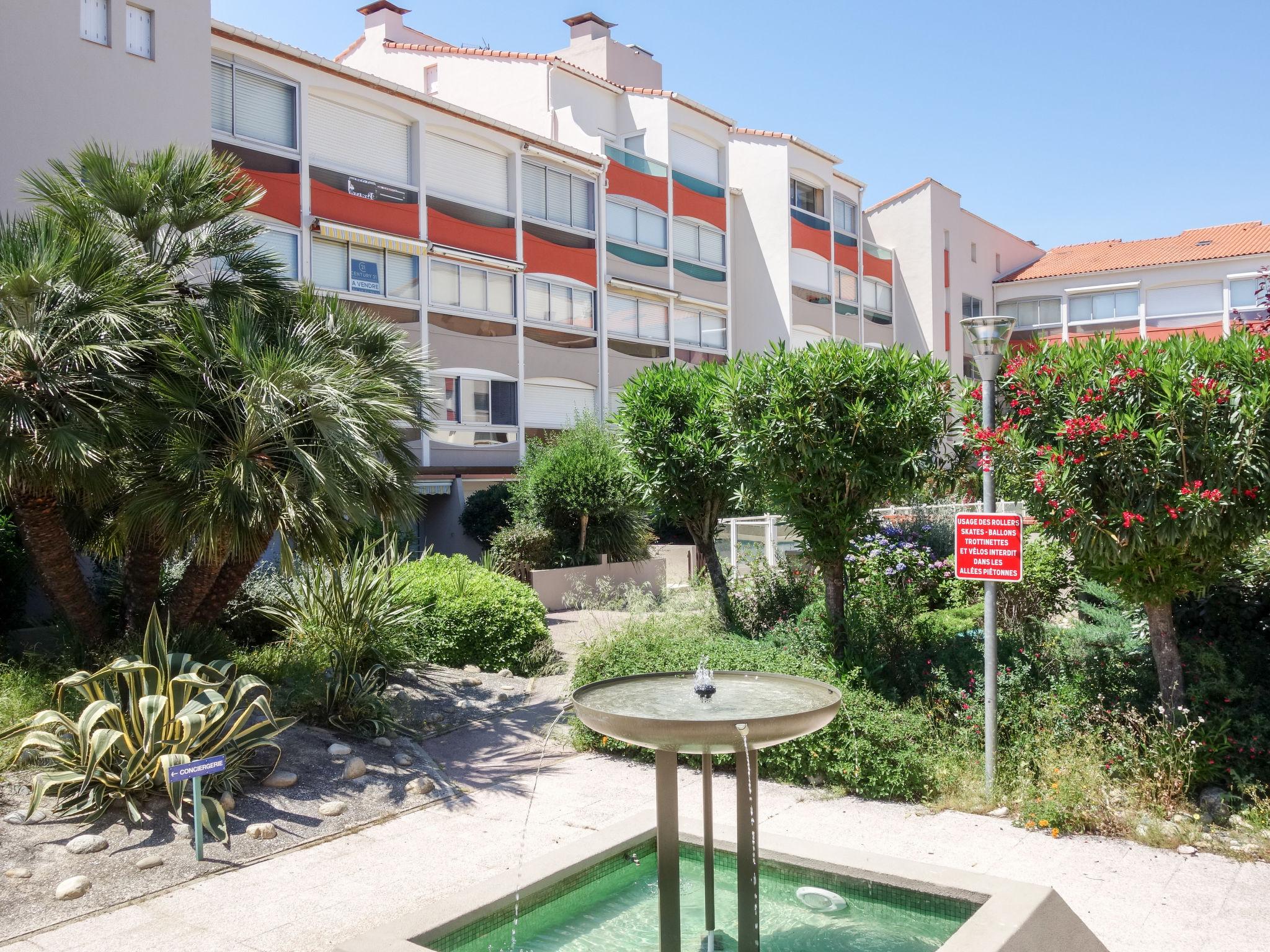 Photo 28 - 2 bedroom Apartment in Argelès-sur-Mer with swimming pool and sea view