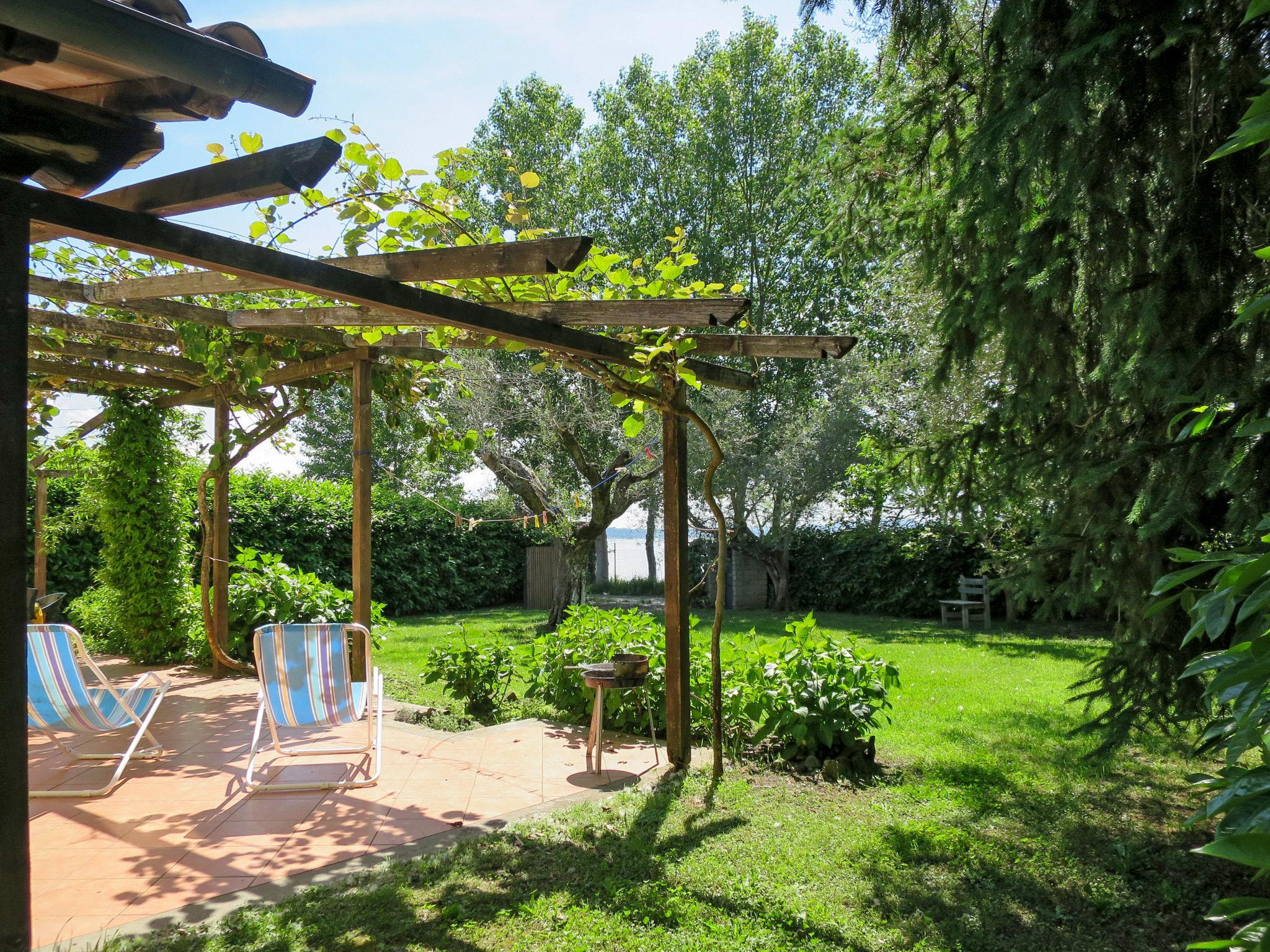 Photo 2 - Maison de 2 chambres à Montefiascone avec jardin et terrasse