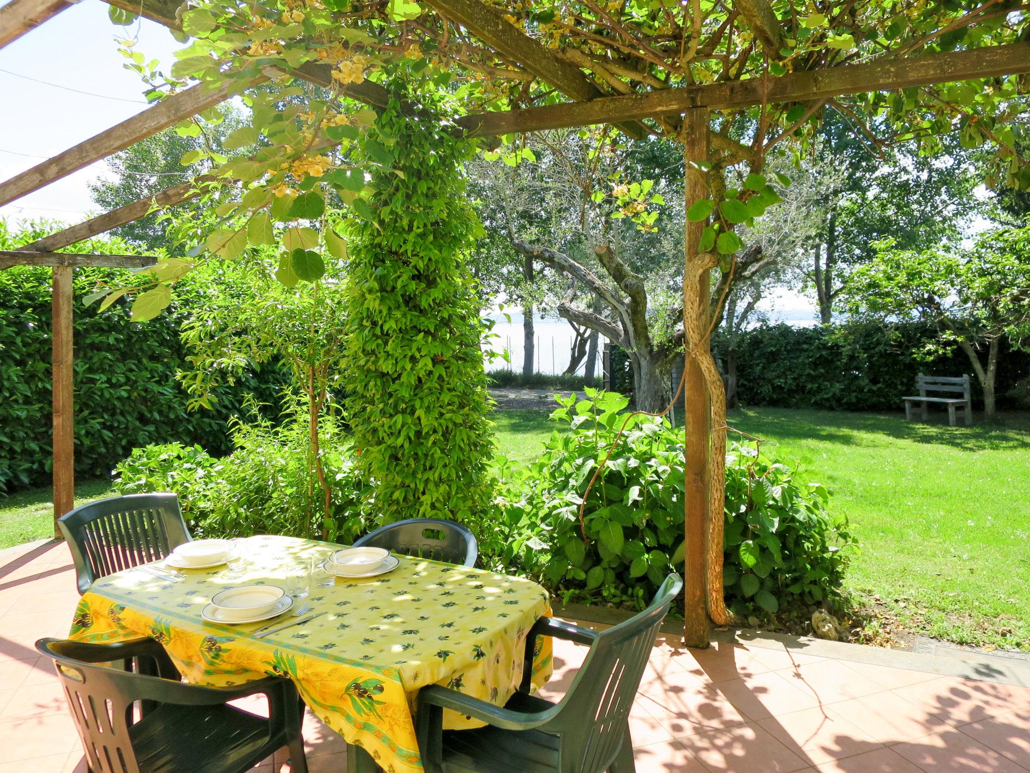 Photo 3 - Maison de 2 chambres à Montefiascone avec jardin et terrasse