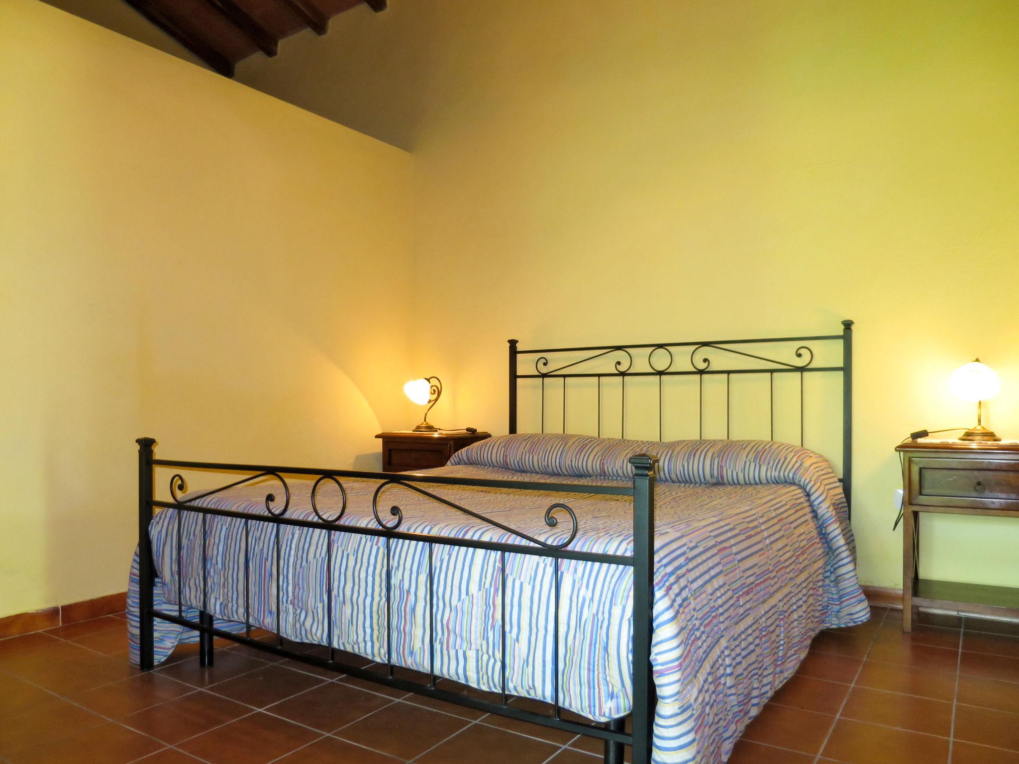 Foto 12 - Haus mit 2 Schlafzimmern in Montefiascone mit garten und terrasse