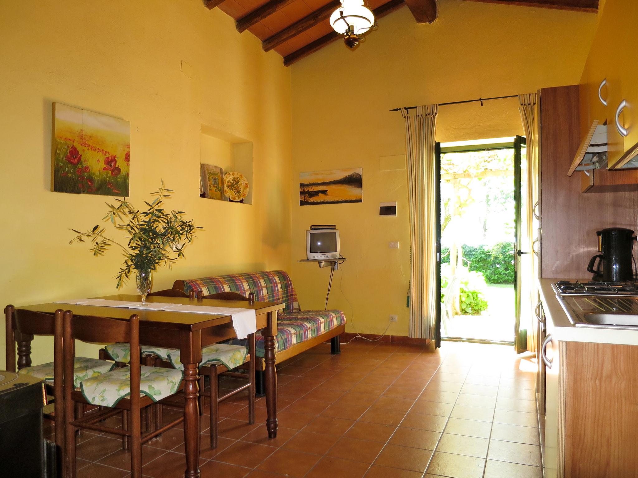 Photo 5 - Maison de 2 chambres à Montefiascone avec jardin et terrasse