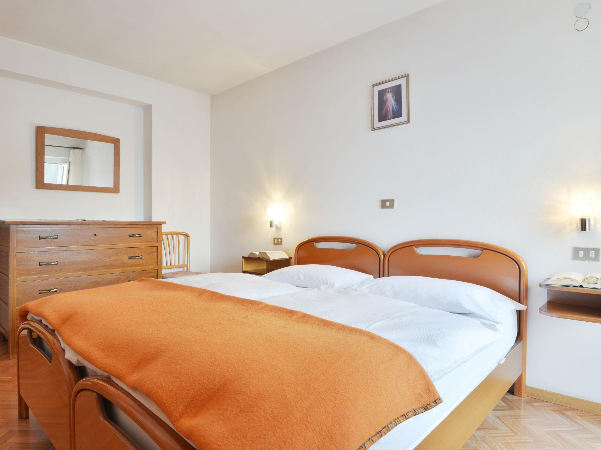 Foto 12 - Apartment mit 4 Schlafzimmern in San Giovanni di Fassa-Sèn Jan mit blick auf die berge