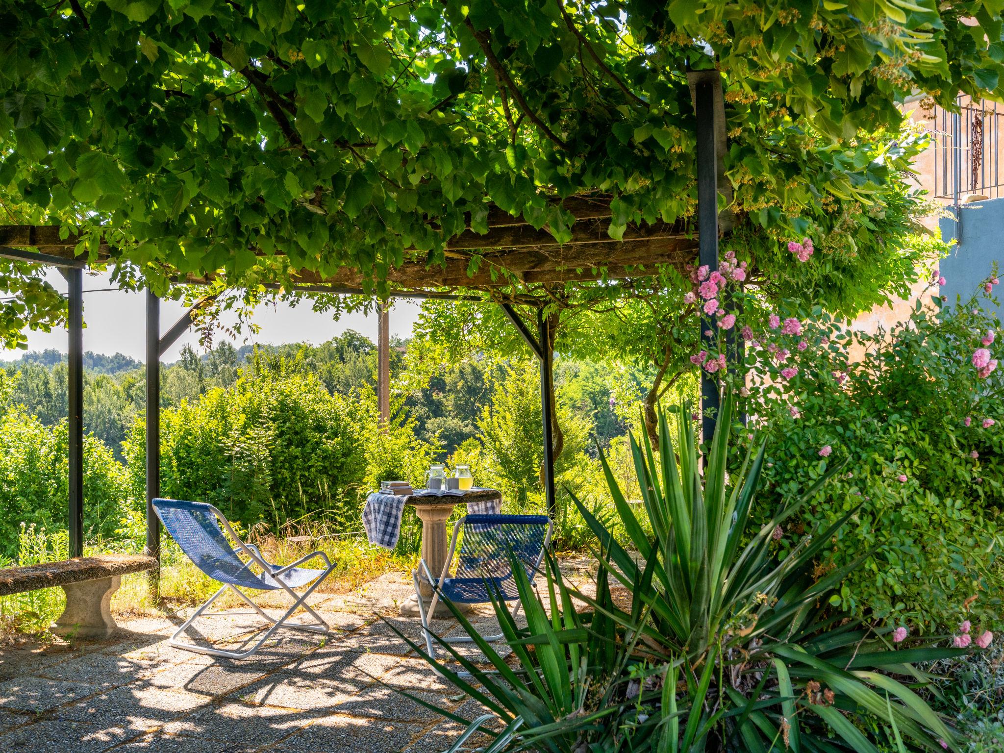 Foto 2 - Apartamento de 2 quartos em Rocca d'Arazzo com jardim e terraço