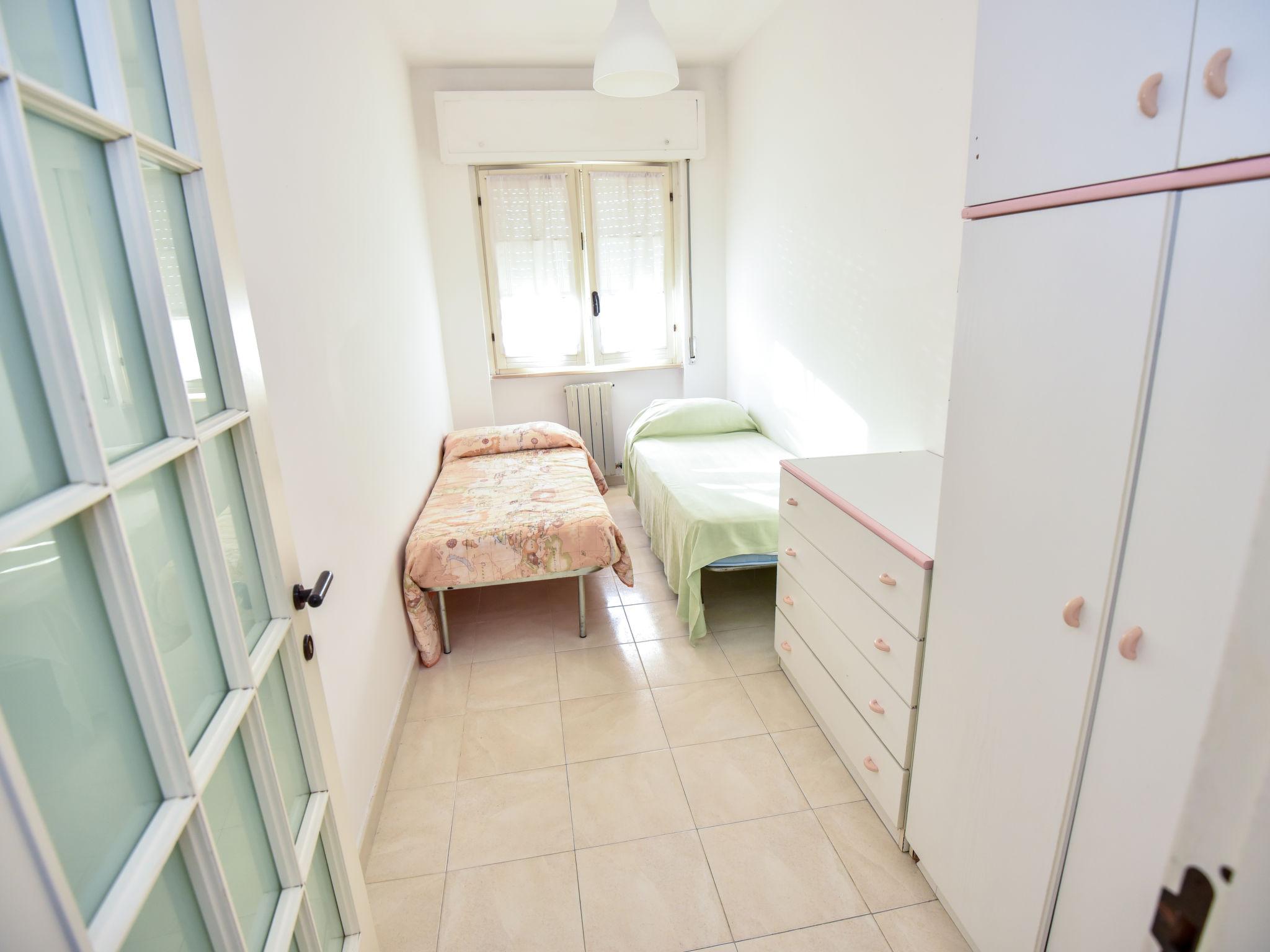 Foto 12 - Apartamento de 2 quartos em Silvi com jardim