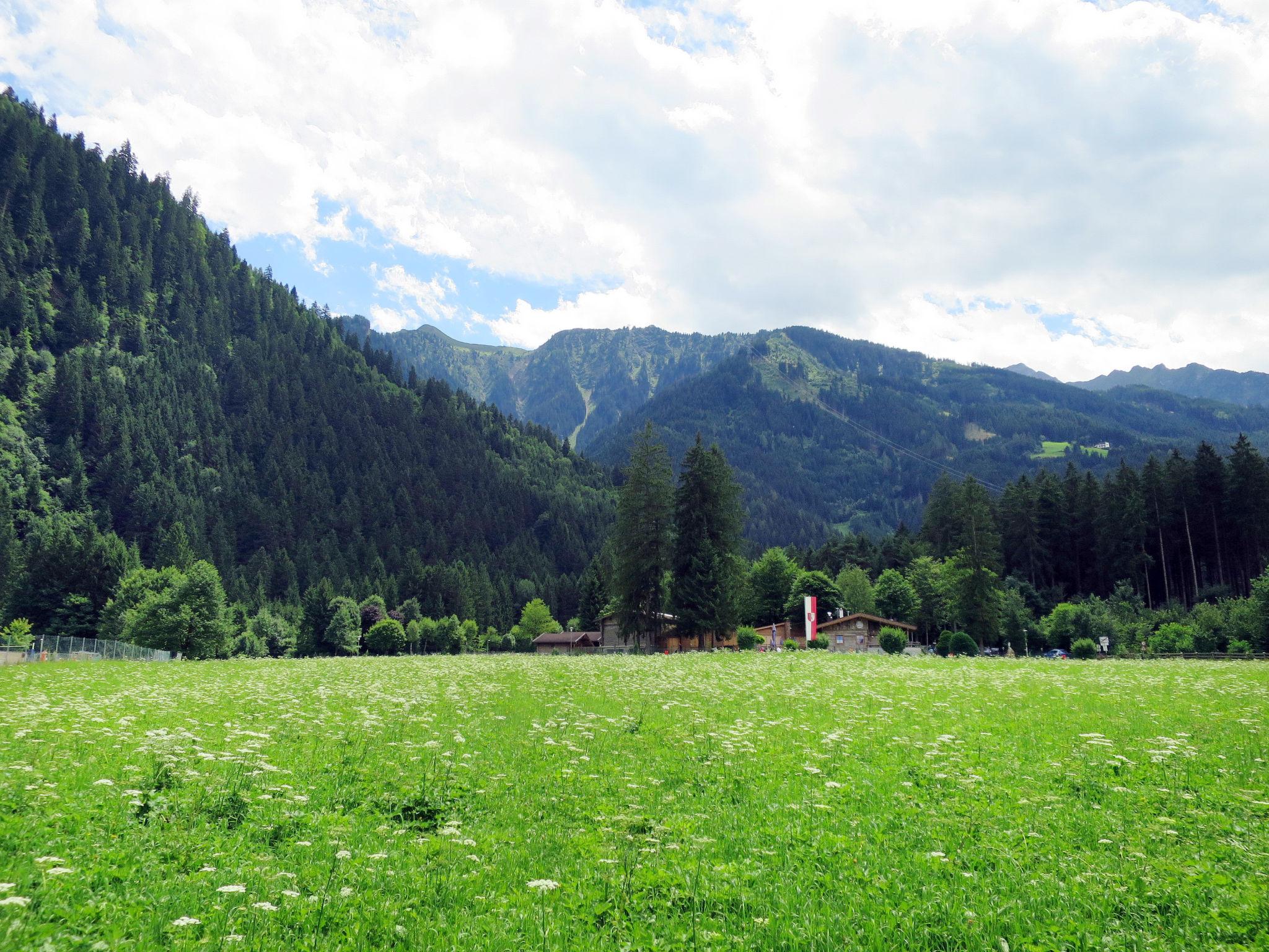 Foto 3 - Appartamento con 1 camera da letto a Mayrhofen con terrazza e vista sulle montagne