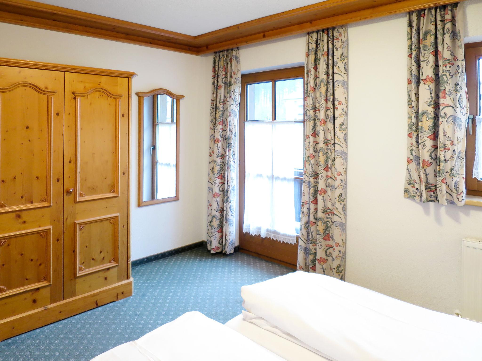 Foto 11 - Appartamento con 1 camera da letto a Mayrhofen con terrazza e vista sulle montagne