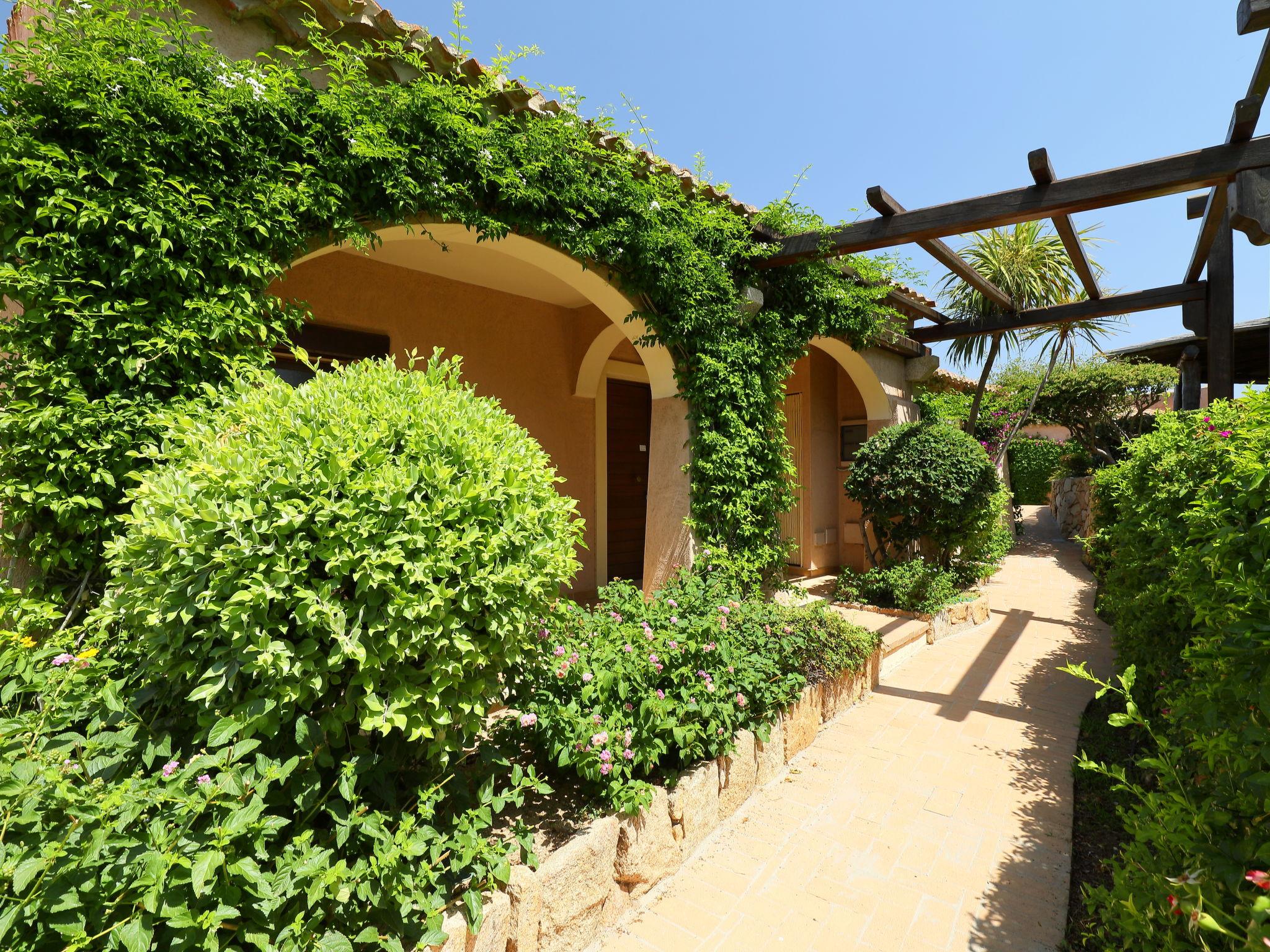 Photo 18 - Maison de 2 chambres à Loiri Porto San Paolo avec piscine et jardin