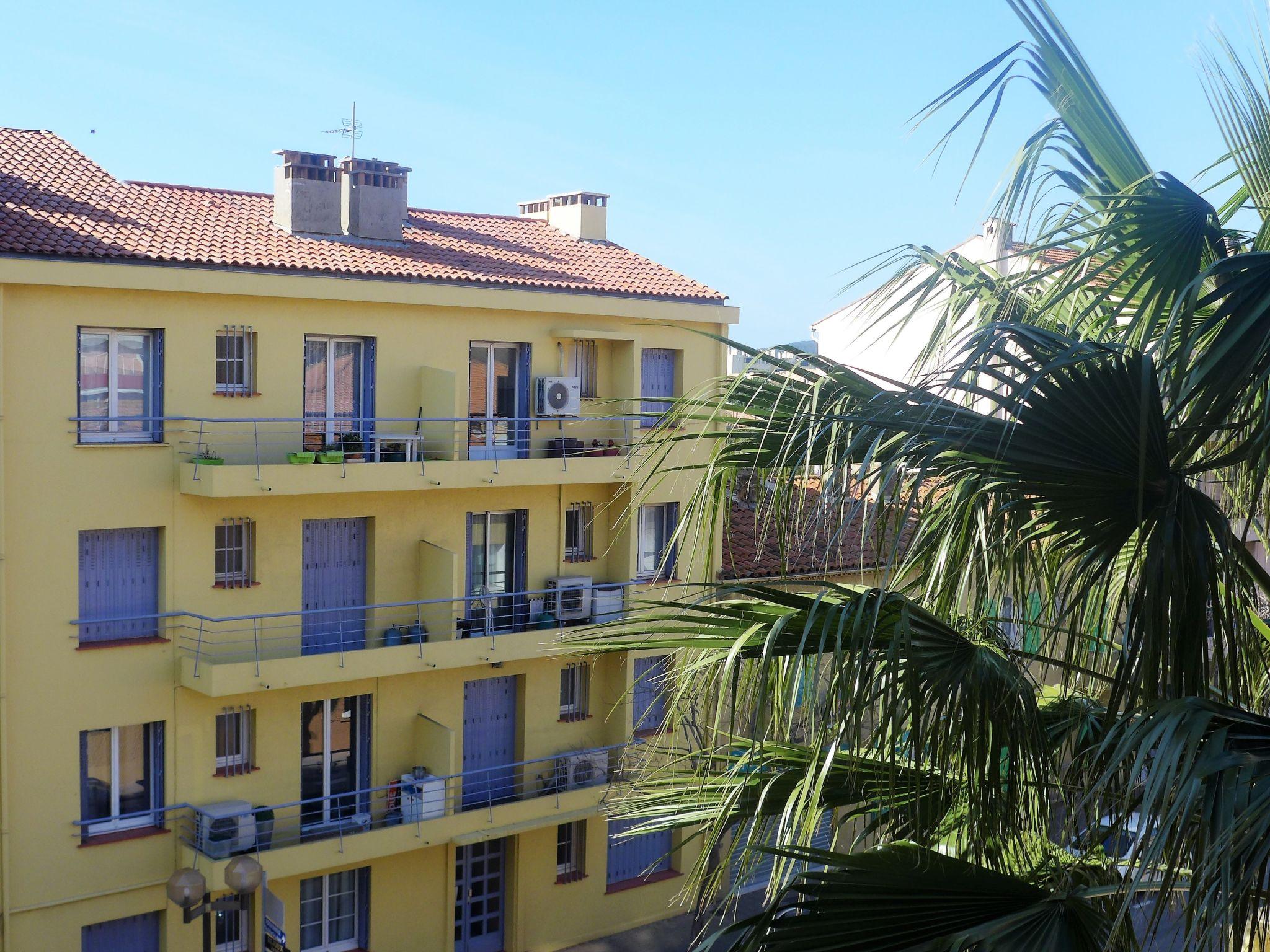 Photo 18 - Appartement de 2 chambres à Le Lavandou avec jardin et vues à la mer