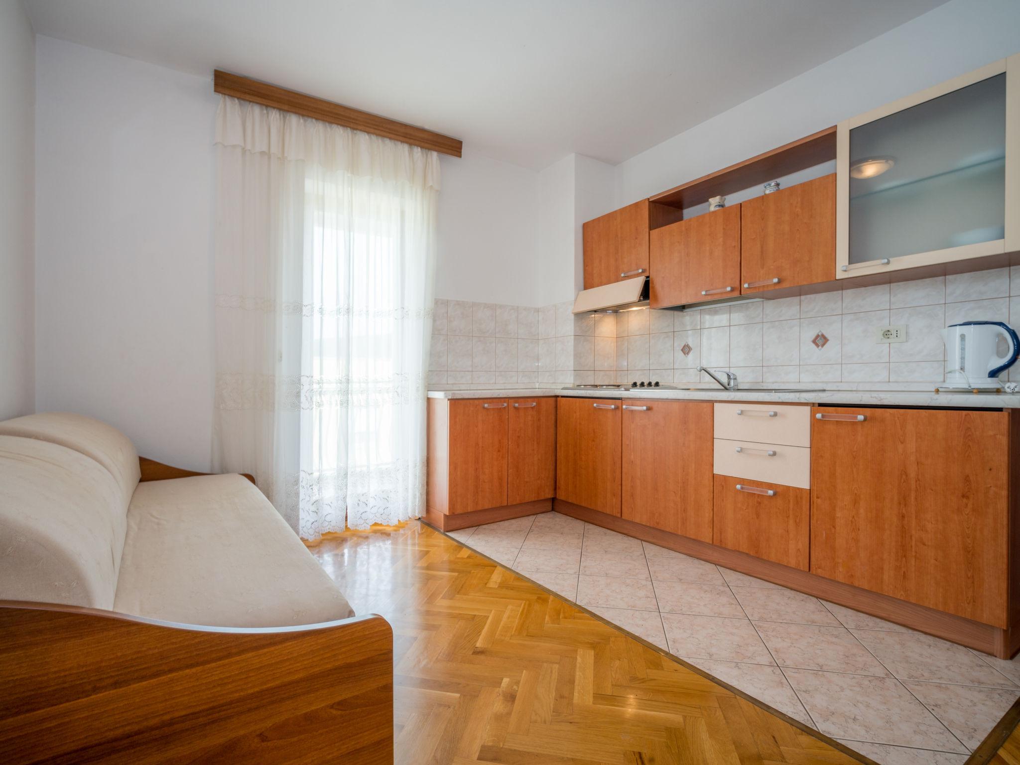 Foto 7 - Apartamento de 1 habitación en Crikvenica con piscina y vistas al mar