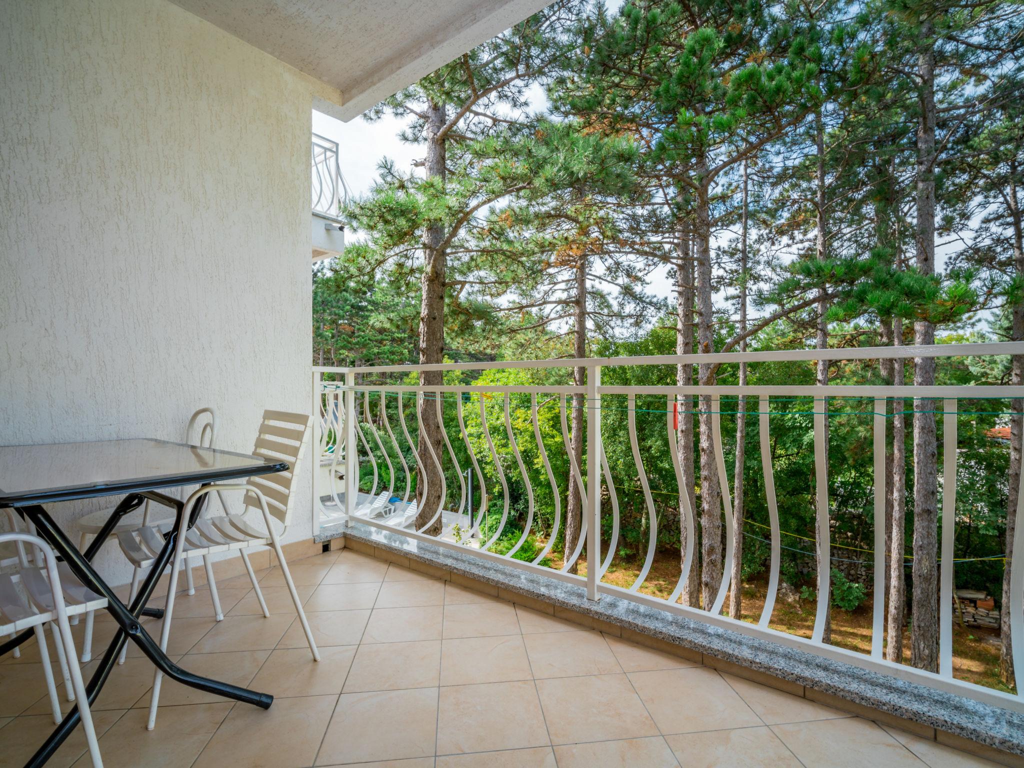 Foto 4 - Apartamento de 1 habitación en Crikvenica con piscina y vistas al mar