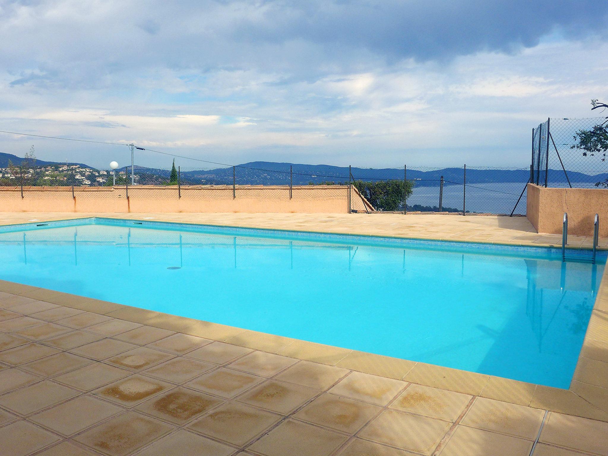 Foto 18 - Appartamento con 1 camera da letto a Cavalaire-sur-Mer con piscina e vista mare