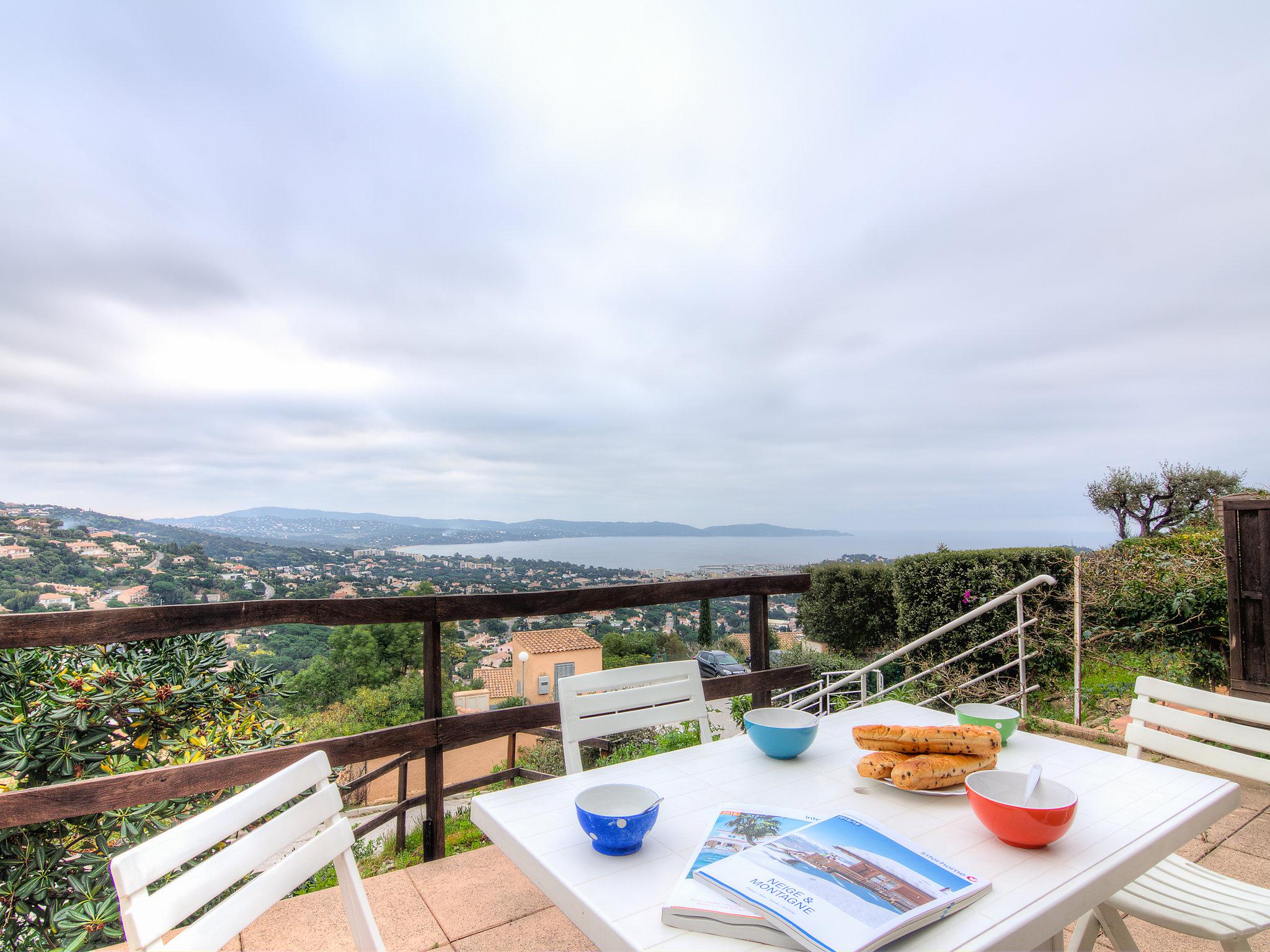 Foto 2 - Apartamento de 1 quarto em Cavalaire-sur-Mer com piscina e terraço