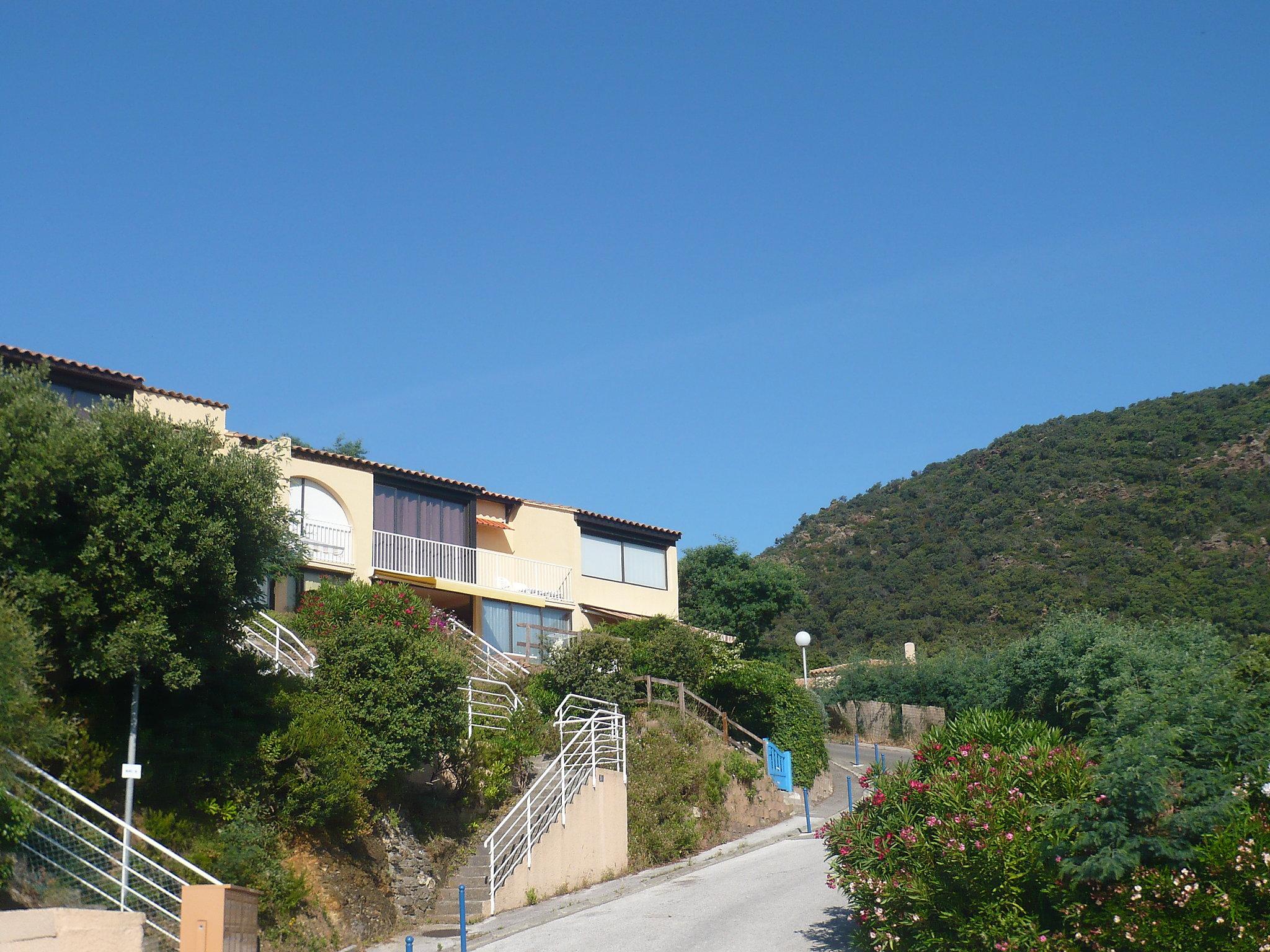 Foto 3 - Apartamento de 1 habitación en Cavalaire-sur-Mer con piscina y vistas al mar