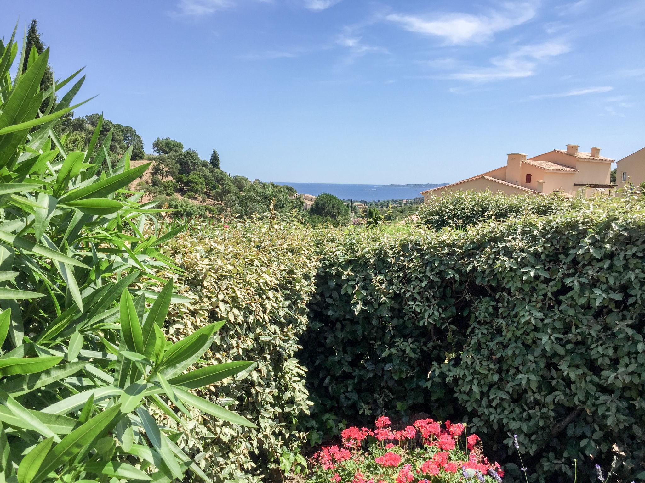 Foto 15 - Apartment mit 1 Schlafzimmer in Roquebrune-sur-Argens mit schwimmbad und blick aufs meer