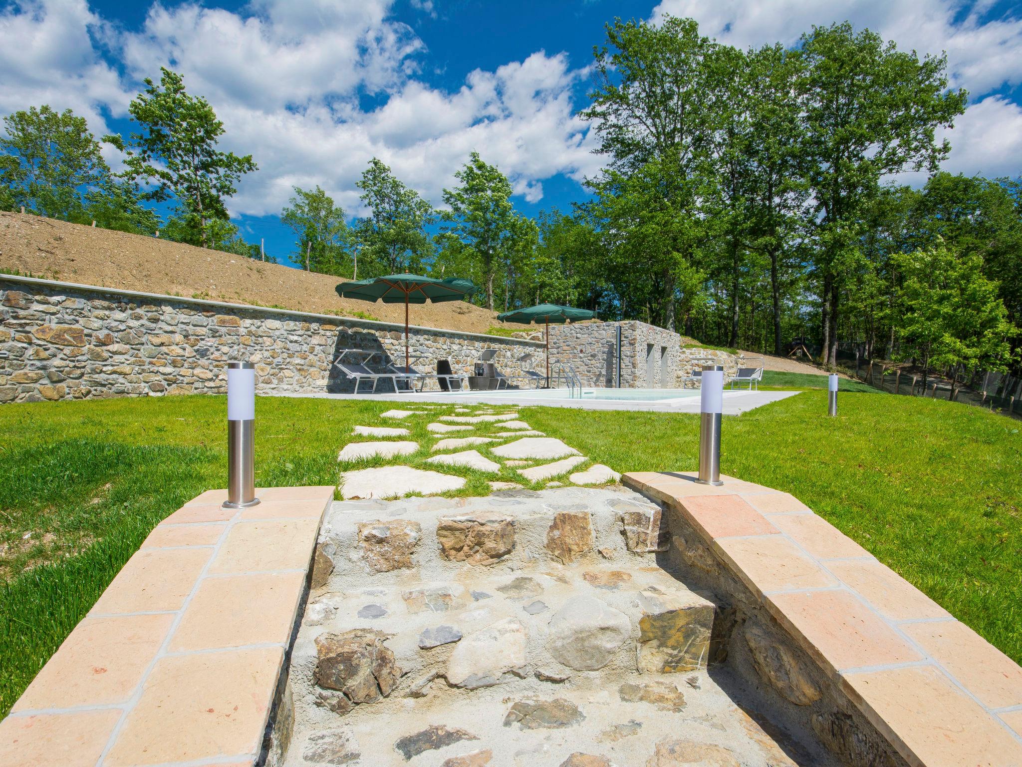 Photo 18 - House in Tresana with swimming pool and garden