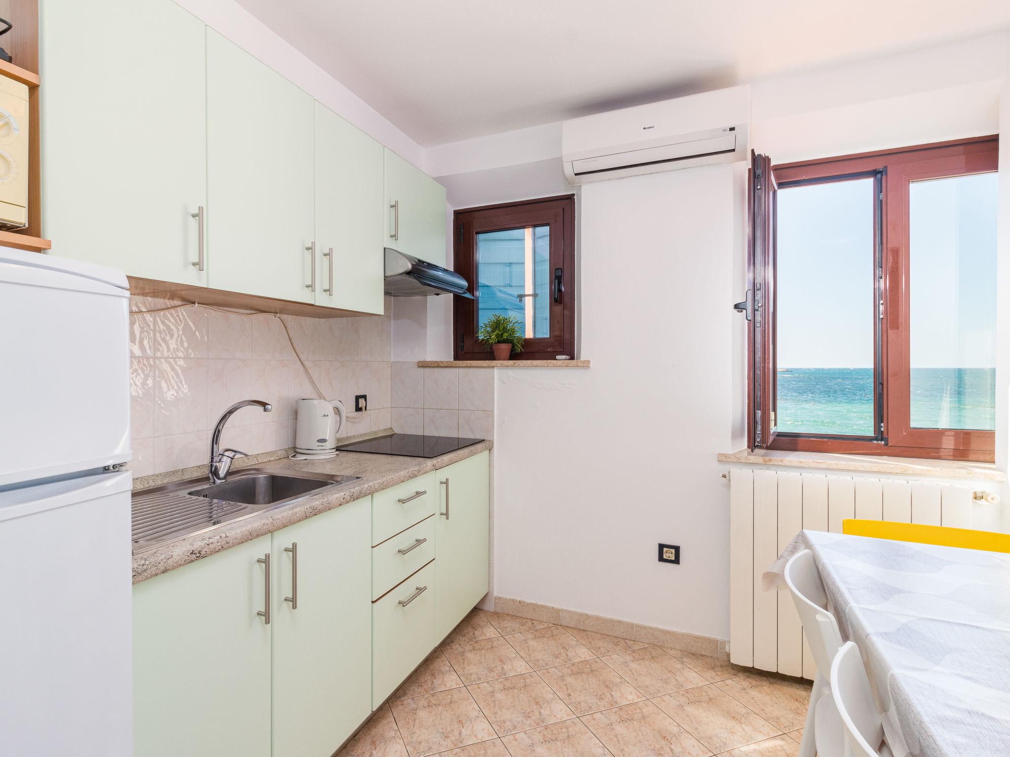 Foto 4 - Apartamento en Umag con vistas al mar