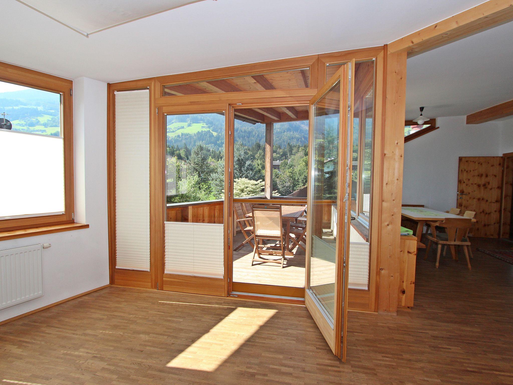 Foto 5 - Appartamento con 4 camere da letto a Ried im Zillertal con giardino e vista sulle montagne