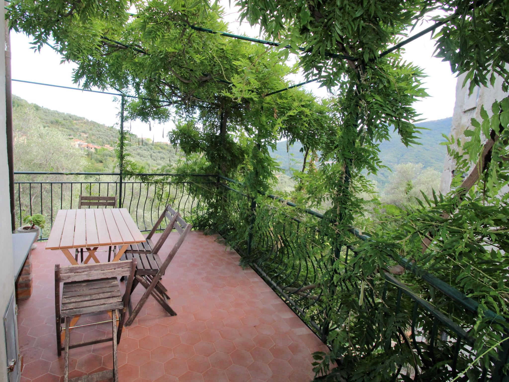 Photo 17 - Maison de 1 chambre à Stellanello avec jardin et terrasse