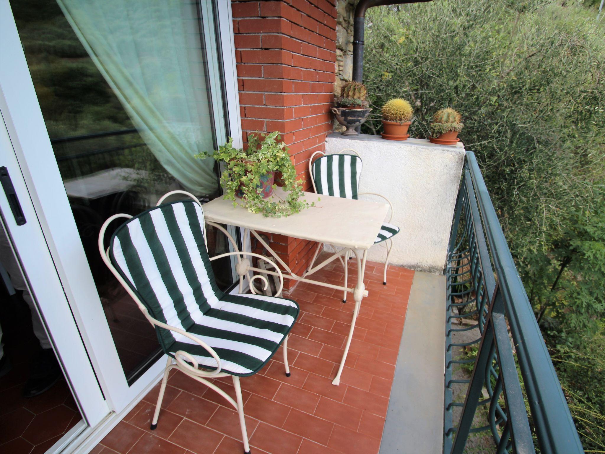 Photo 2 - Maison de 1 chambre à Stellanello avec jardin et terrasse