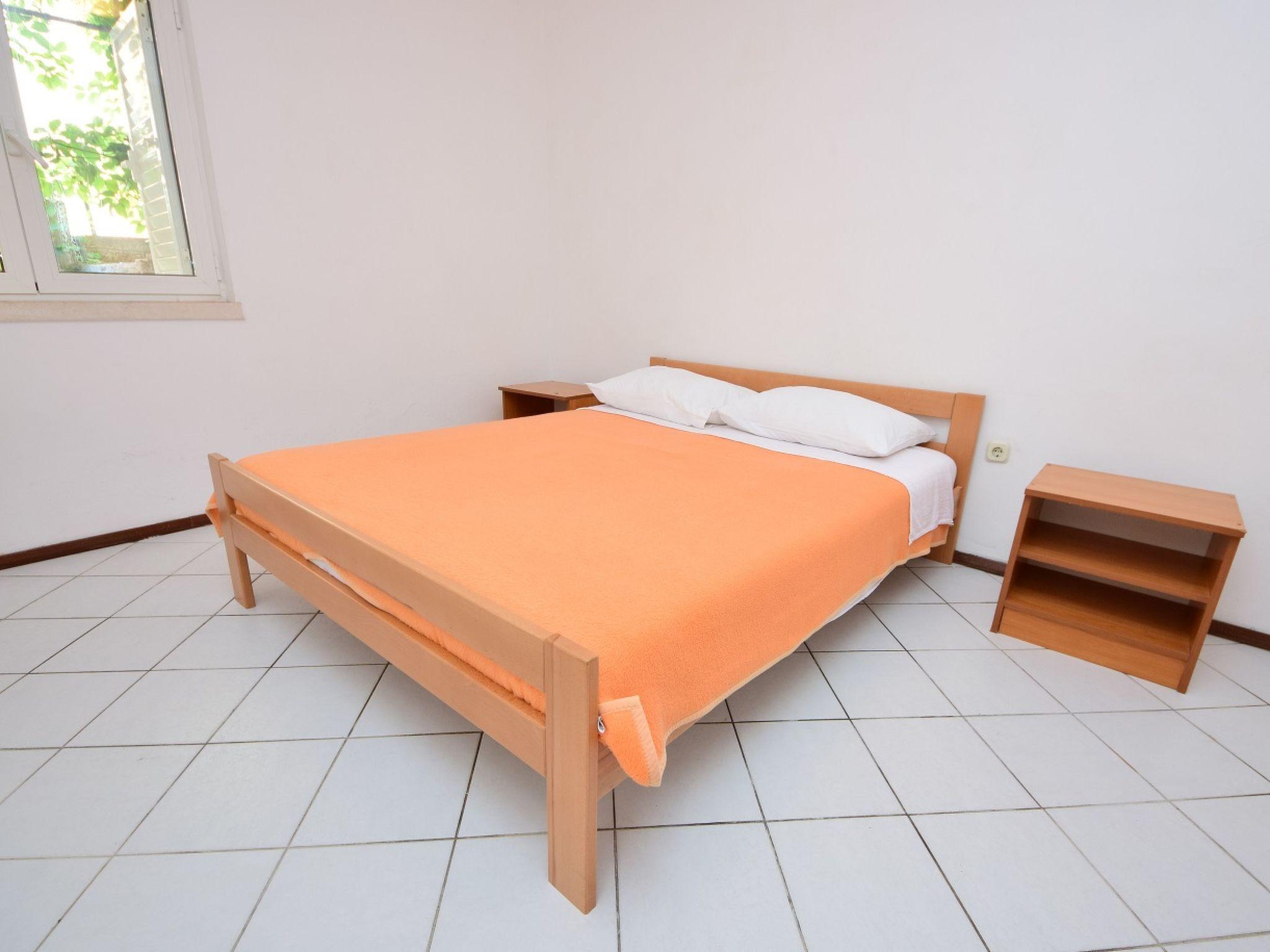 Foto 9 - Appartamento con 1 camera da letto a Korčula con piscina e vista mare