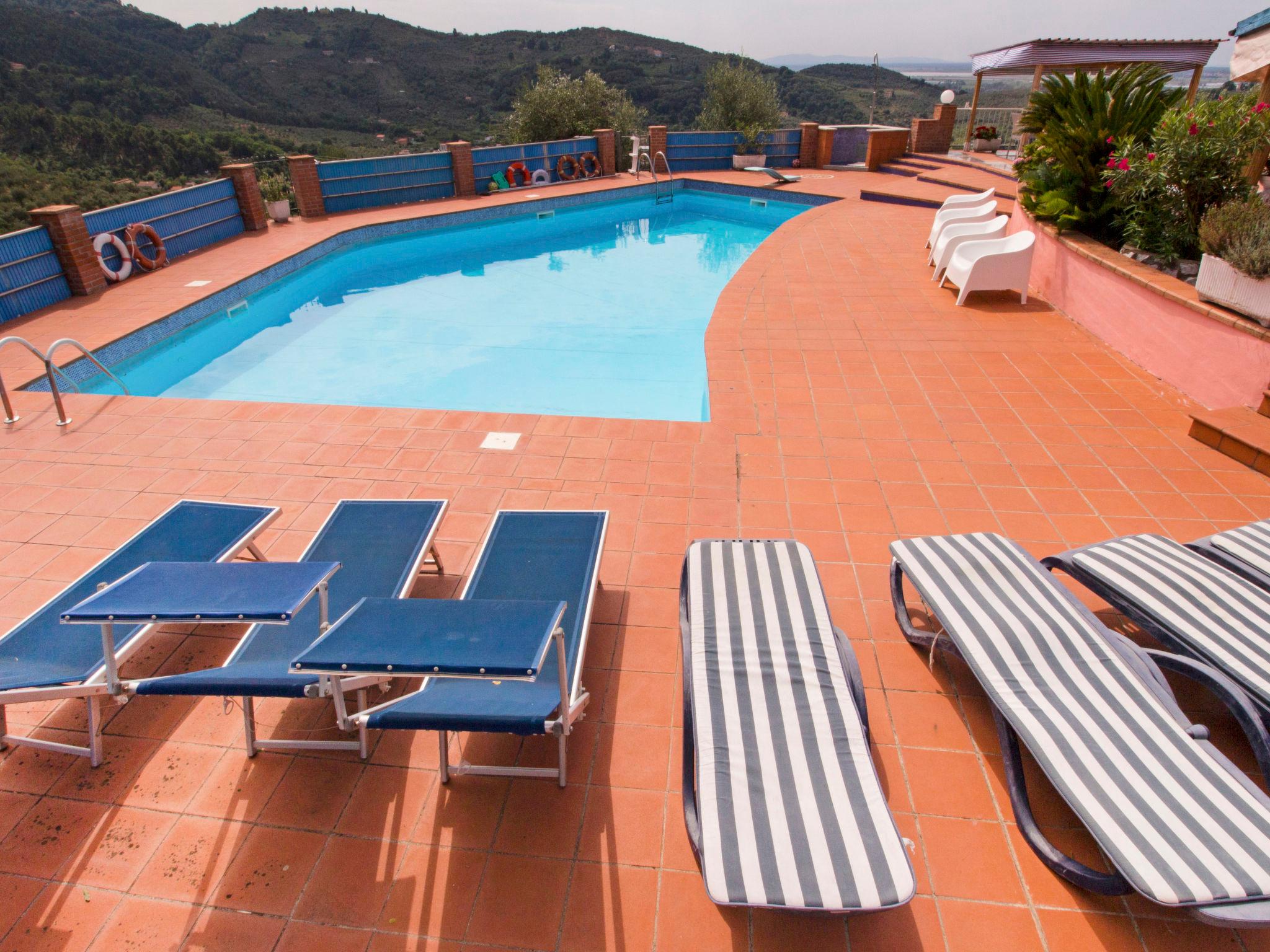 Foto 41 - Casa de 4 quartos em Massarosa com piscina privada e jardim