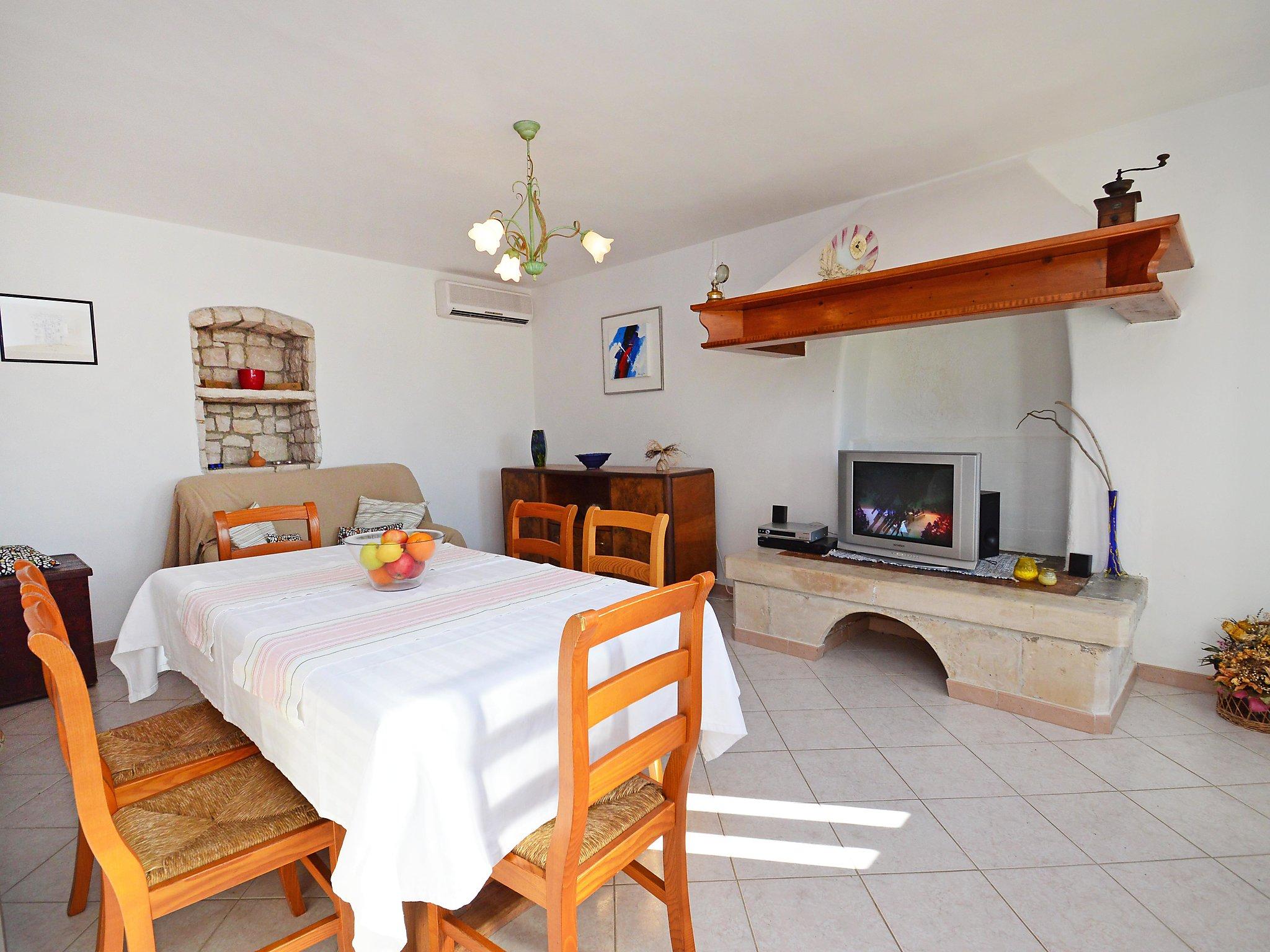 Photo 5 - 2 bedroom House in Raša with private pool and garden