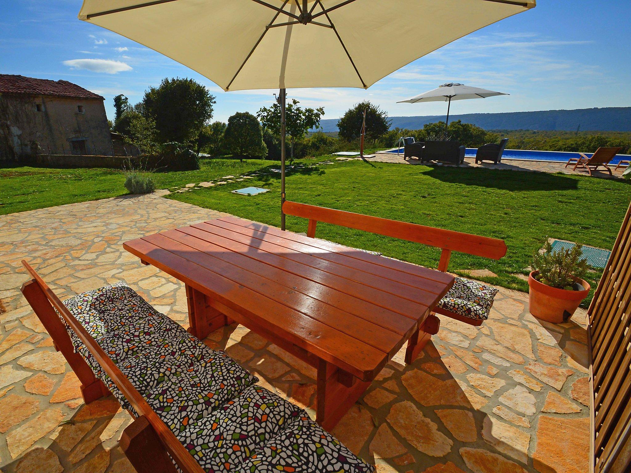 Foto 18 - Casa de 2 habitaciones en Raša con piscina privada y jardín