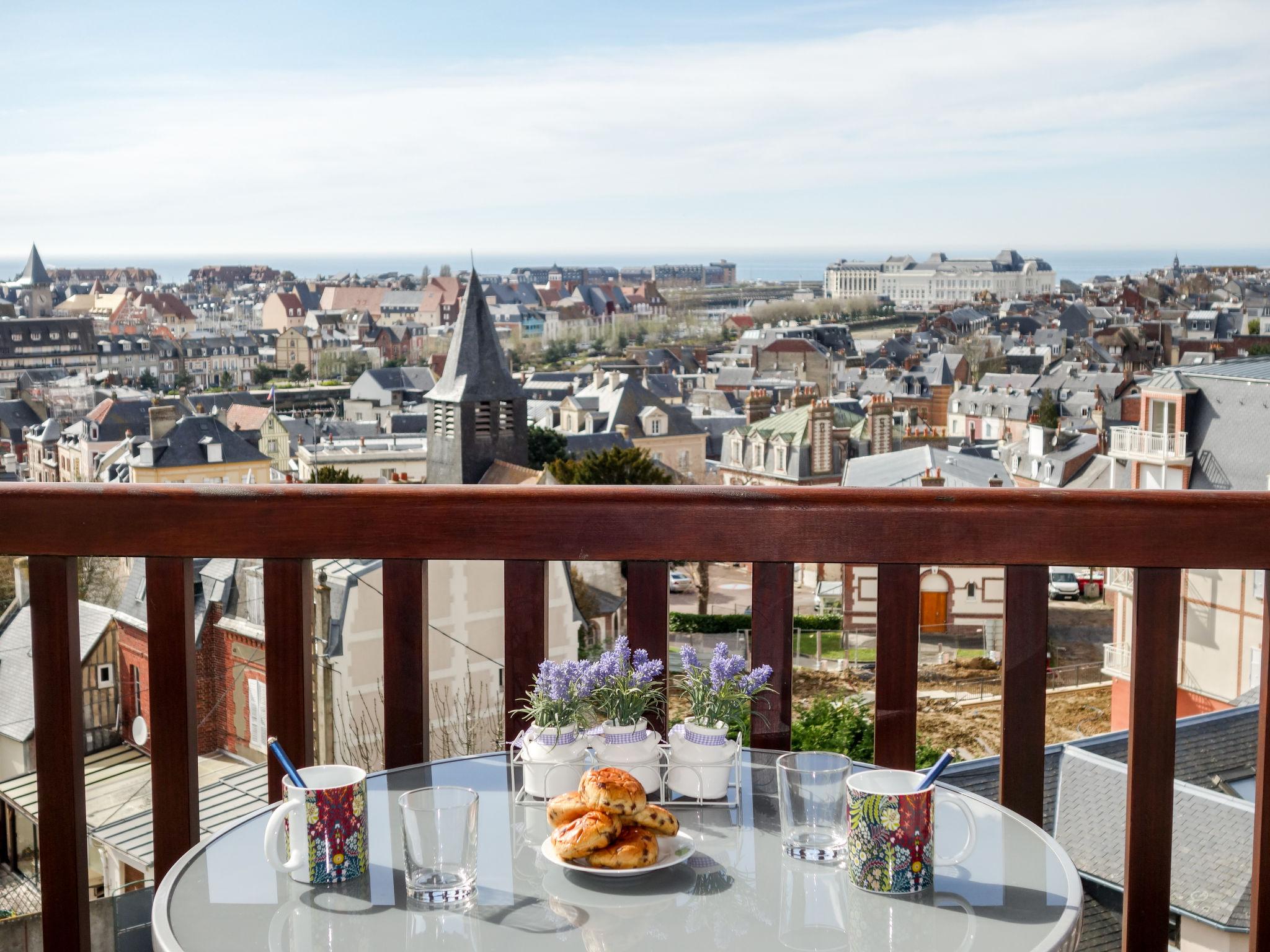 Foto 1 - Apartamento de 1 quarto em Trouville-sur-Mer com vistas do mar