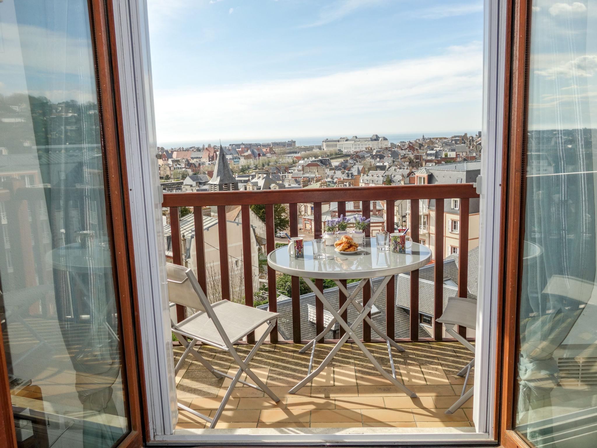 Foto 5 - Apartamento de 1 habitación en Trouville-sur-Mer con vistas al mar