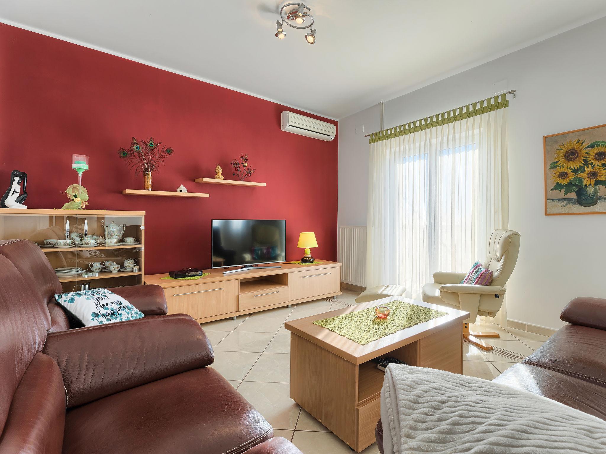 Foto 1 - Appartamento con 2 camere da letto a Vodnjan con giardino e vista mare