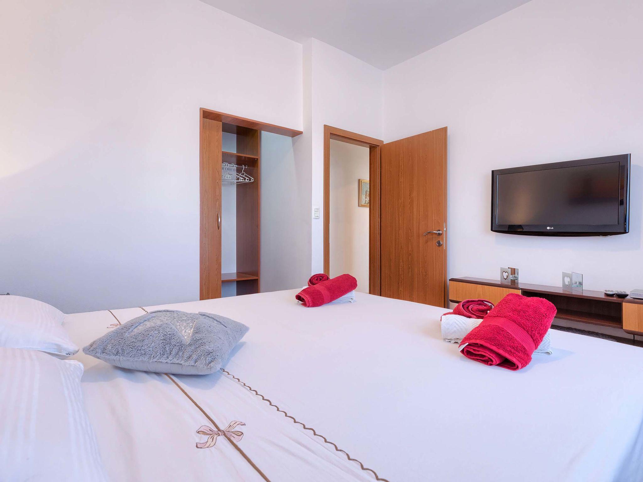 Foto 19 - Appartamento con 2 camere da letto a Vodnjan con giardino e vista mare