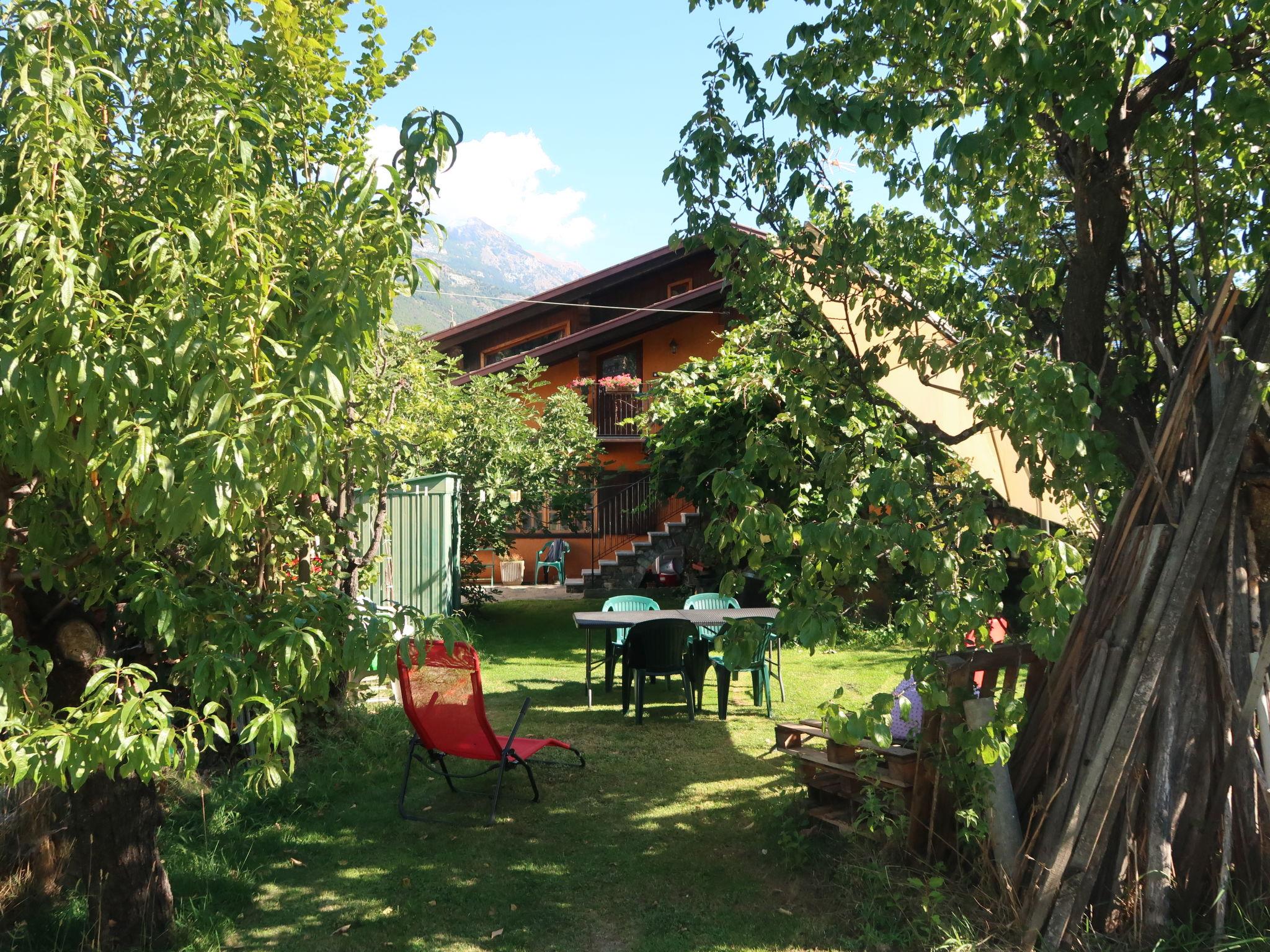 Photo 12 - 1 bedroom Apartment in Fénis with garden and mountain view