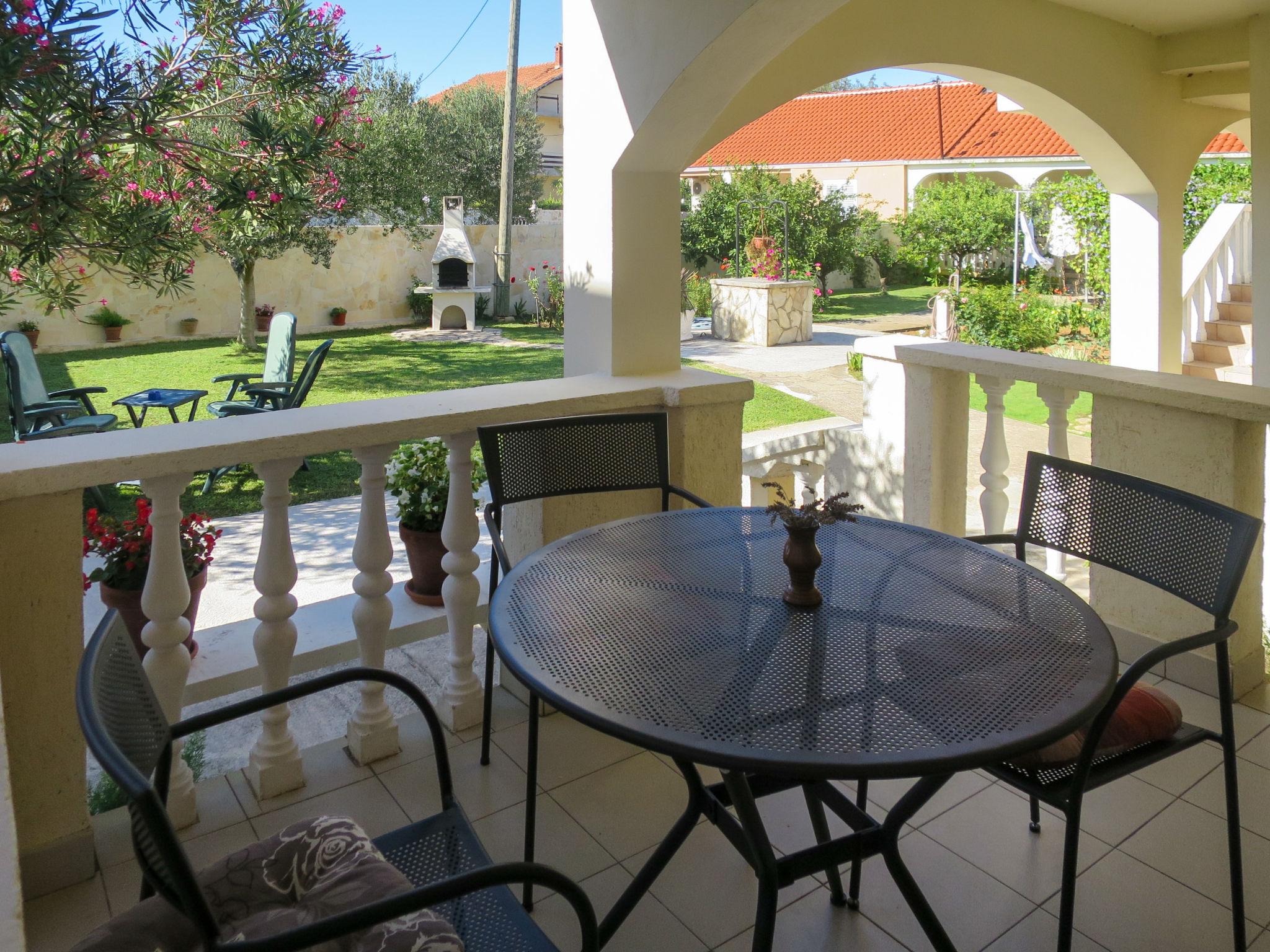 Photo 2 - 2 bedroom House in Privlaka with terrace and sea view