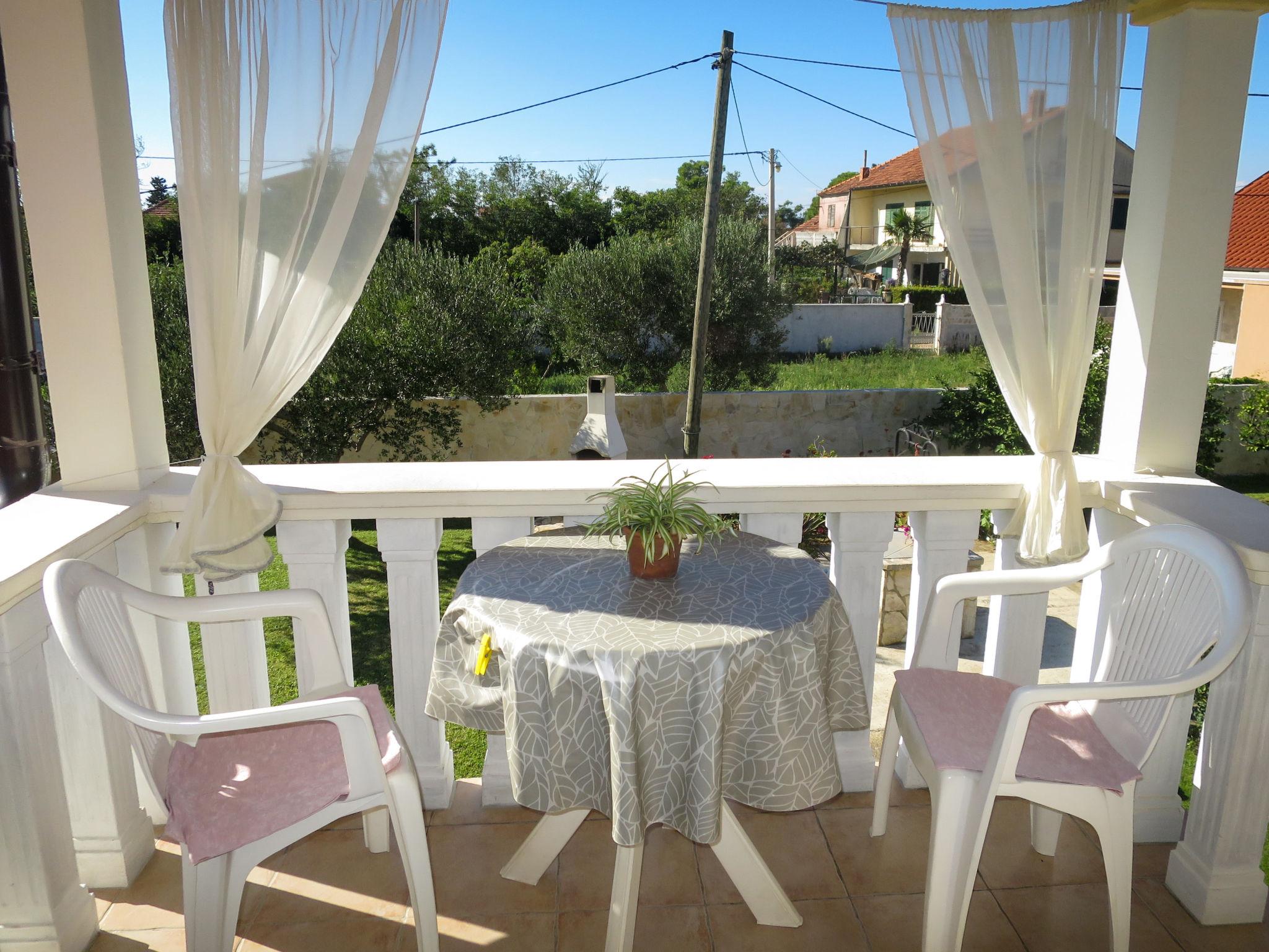 Photo 19 - Maison de 2 chambres à Privlaka avec jardin et terrasse