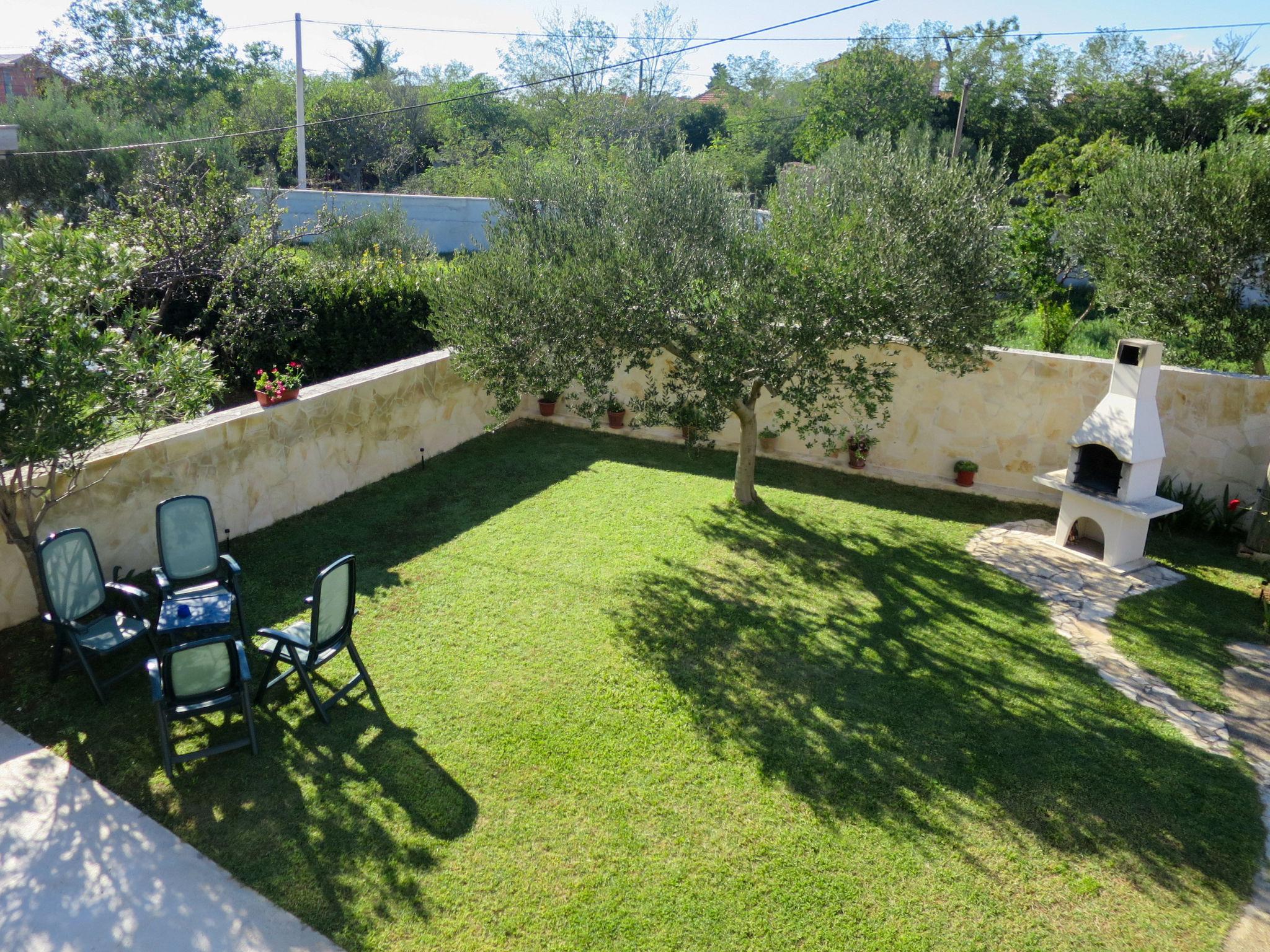 Photo 21 - Maison de 2 chambres à Privlaka avec jardin et terrasse