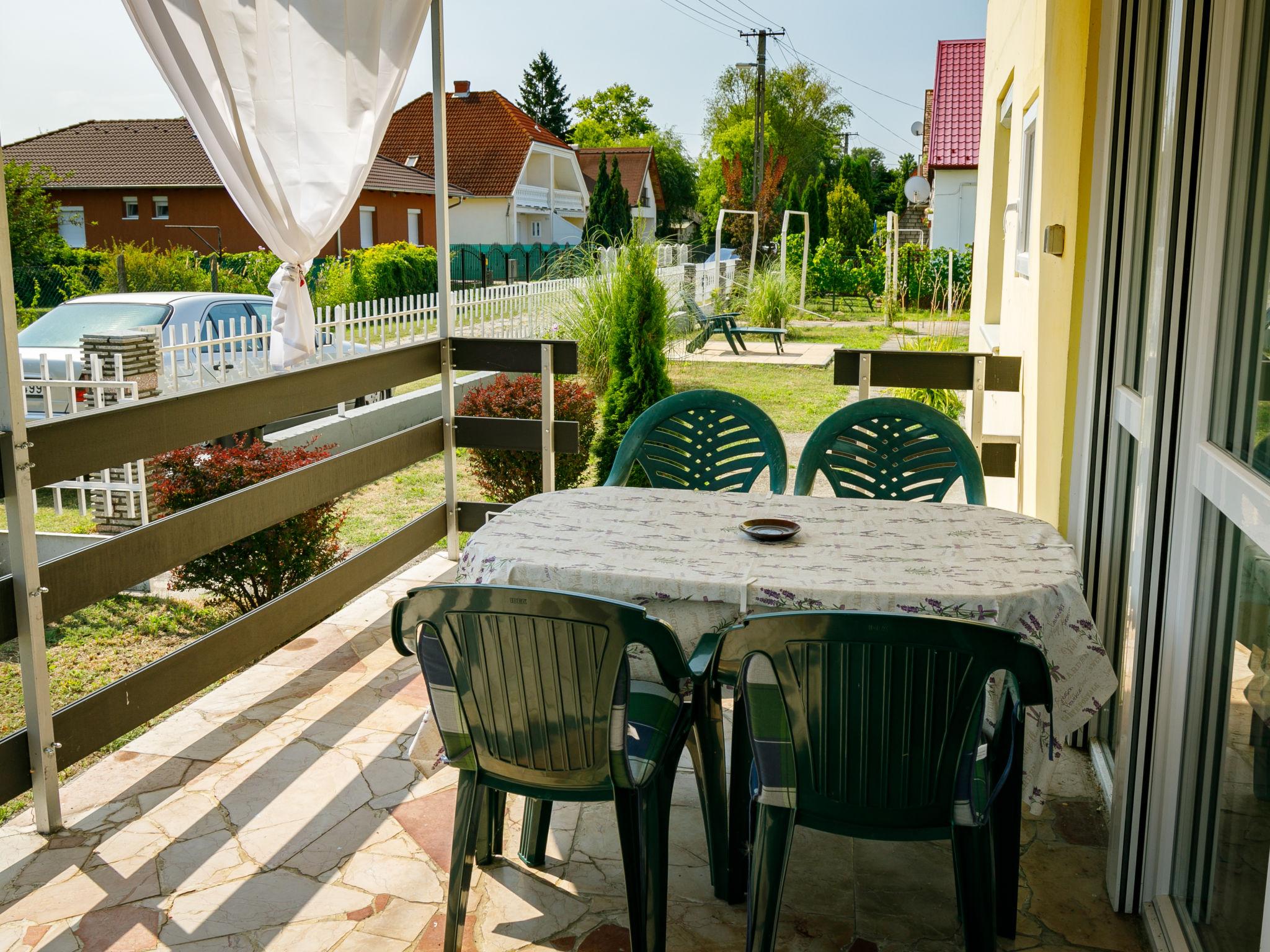 Foto 17 - Casa con 4 camere da letto a Balatonmáriafürdő con piscina privata e giardino