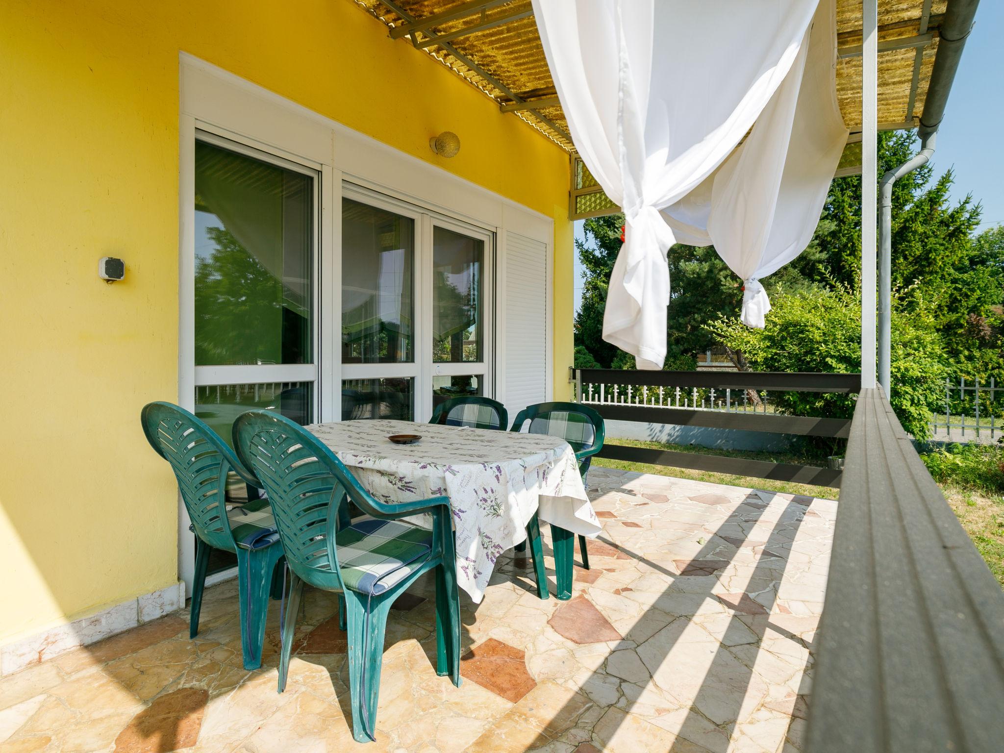 Photo 16 - Maison de 4 chambres à Balatonmáriafürdő avec piscine privée et jardin