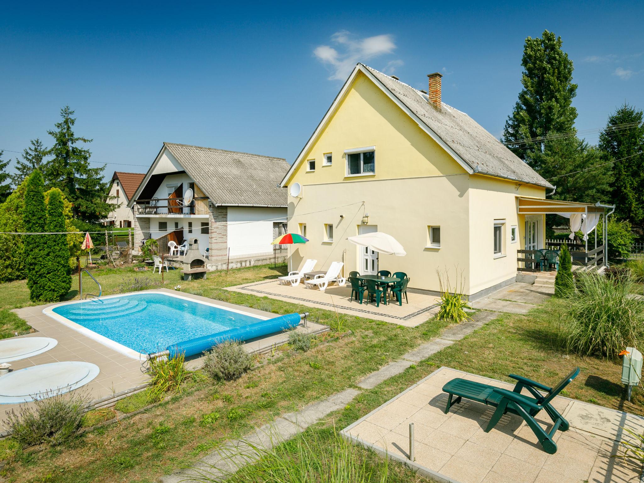 Foto 18 - Haus mit 4 Schlafzimmern in Balatonmáriafürdő mit privater pool und garten