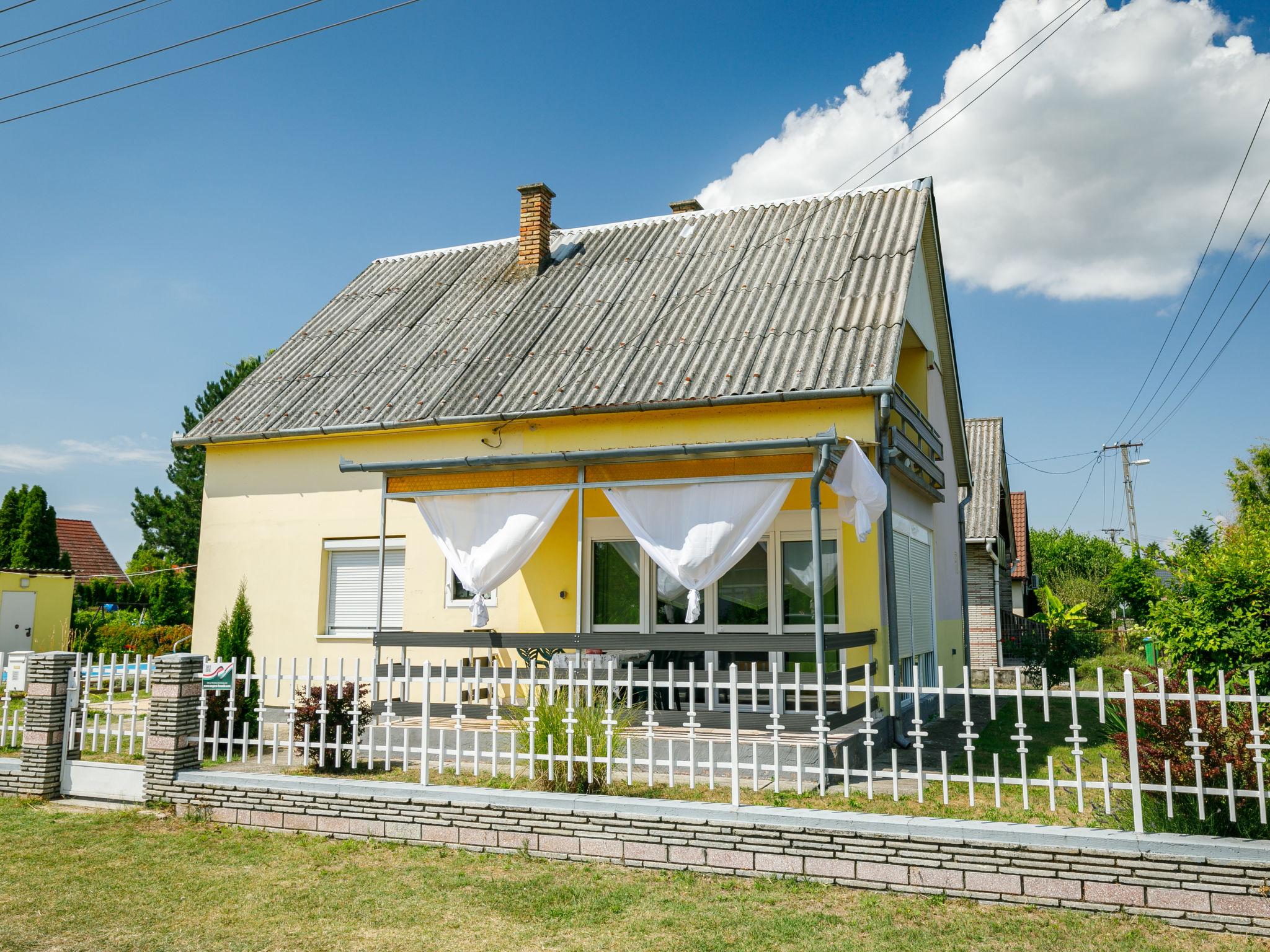 Photo 22 - Maison de 4 chambres à Balatonmáriafürdő avec piscine privée et jardin