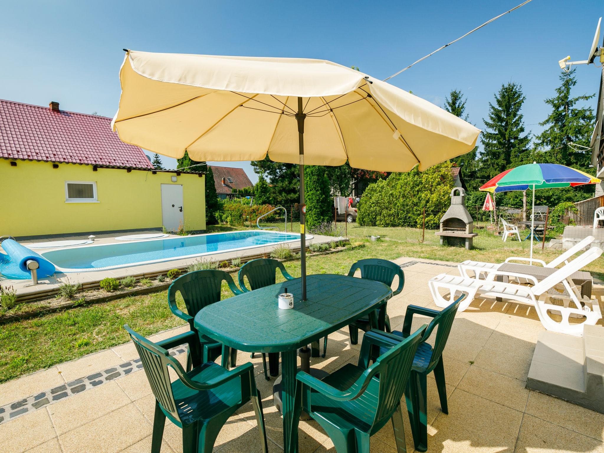 Foto 2 - Haus mit 4 Schlafzimmern in Balatonmáriafürdő mit privater pool und garten