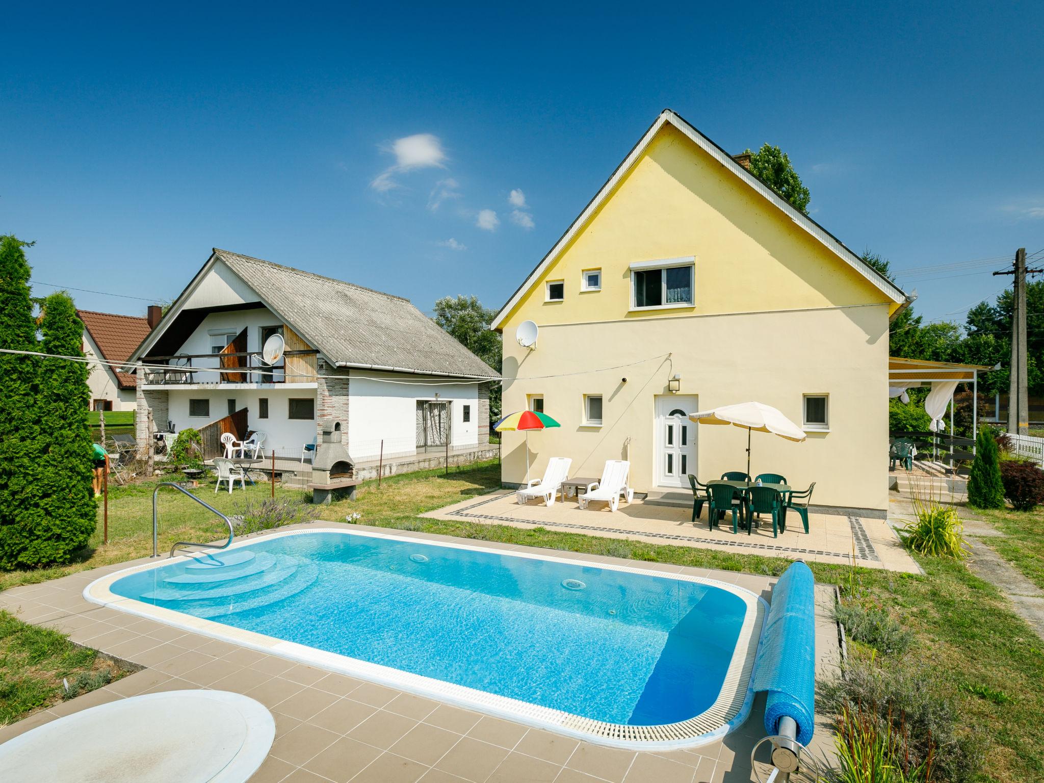 Photo 19 - Maison de 4 chambres à Balatonmáriafürdő avec piscine privée et jardin