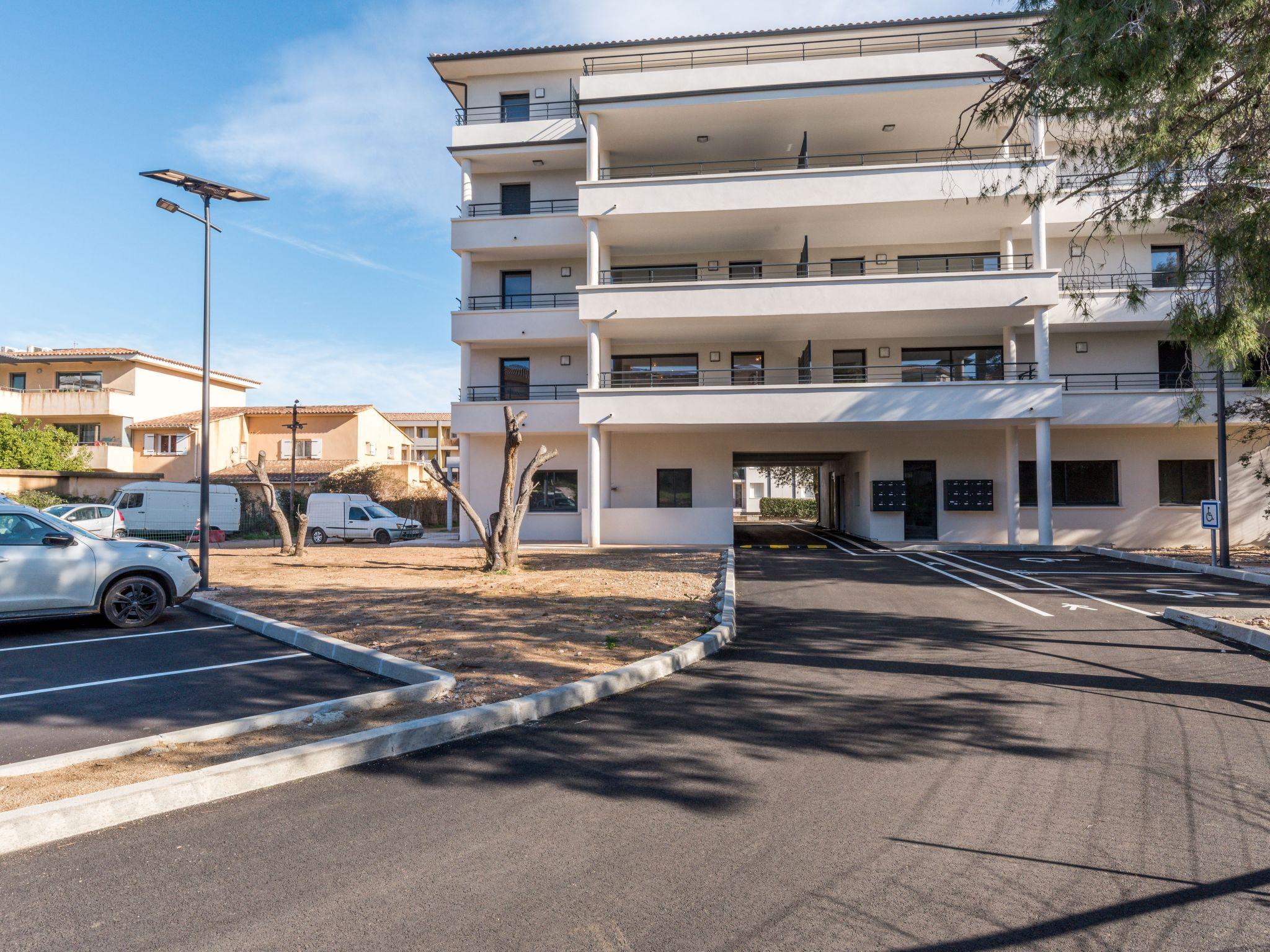 Foto 5 - Apartamento de 1 habitación en Porto-Vecchio con terraza y vistas al mar