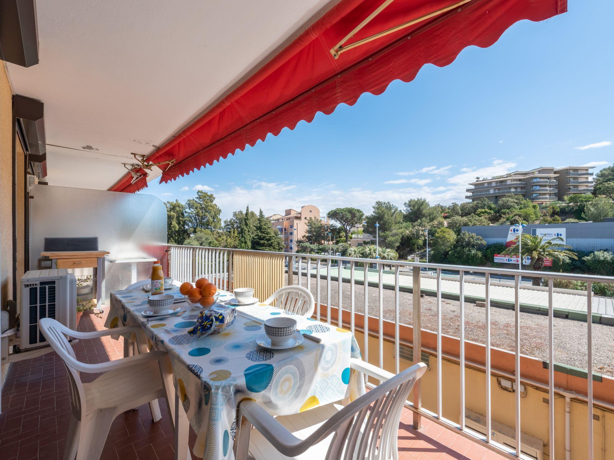 Foto 1 - Apartamento de 1 habitación en Cavalaire-sur-Mer con terraza y vistas al mar