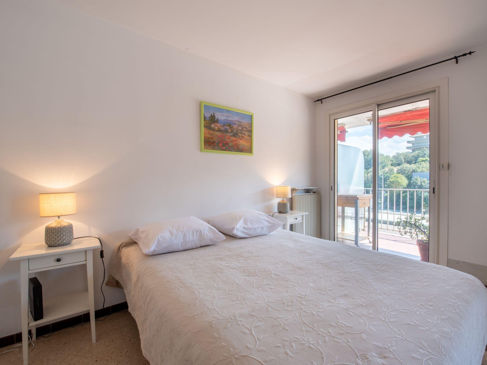 Foto 10 - Appartamento con 1 camera da letto a Cavalaire-sur-Mer con terrazza e vista mare