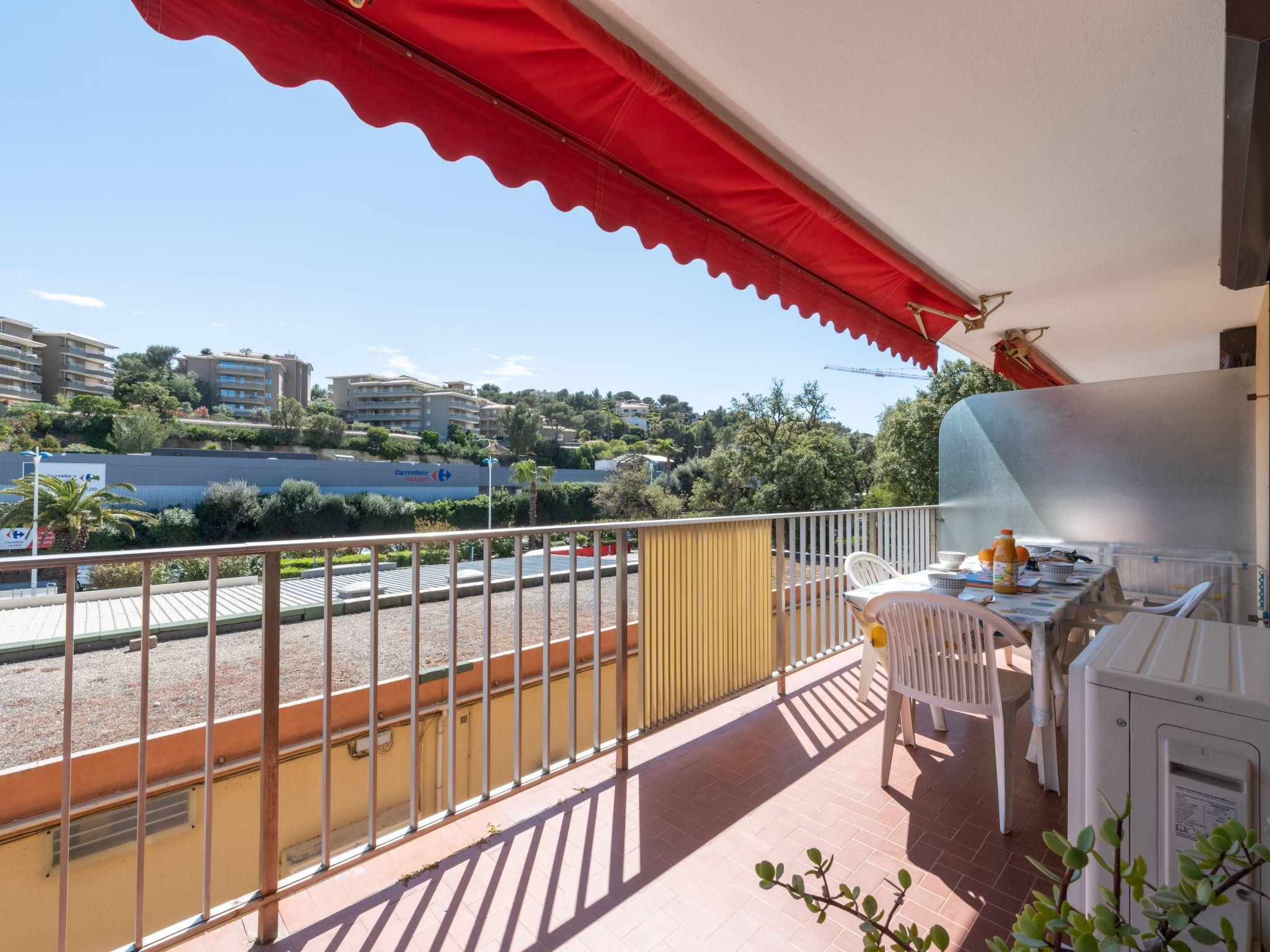 Foto 2 - Apartamento de 1 habitación en Cavalaire-sur-Mer con terraza y vistas al mar