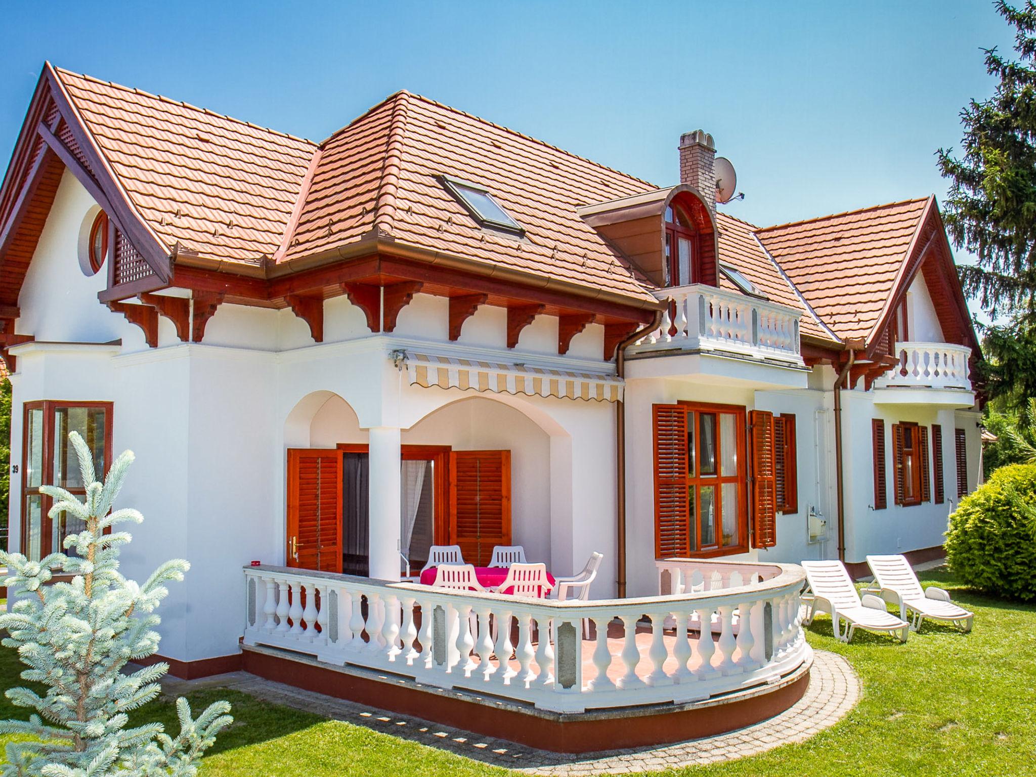 Photo 2 - 4 bedroom House in Balatonberény with private pool and garden