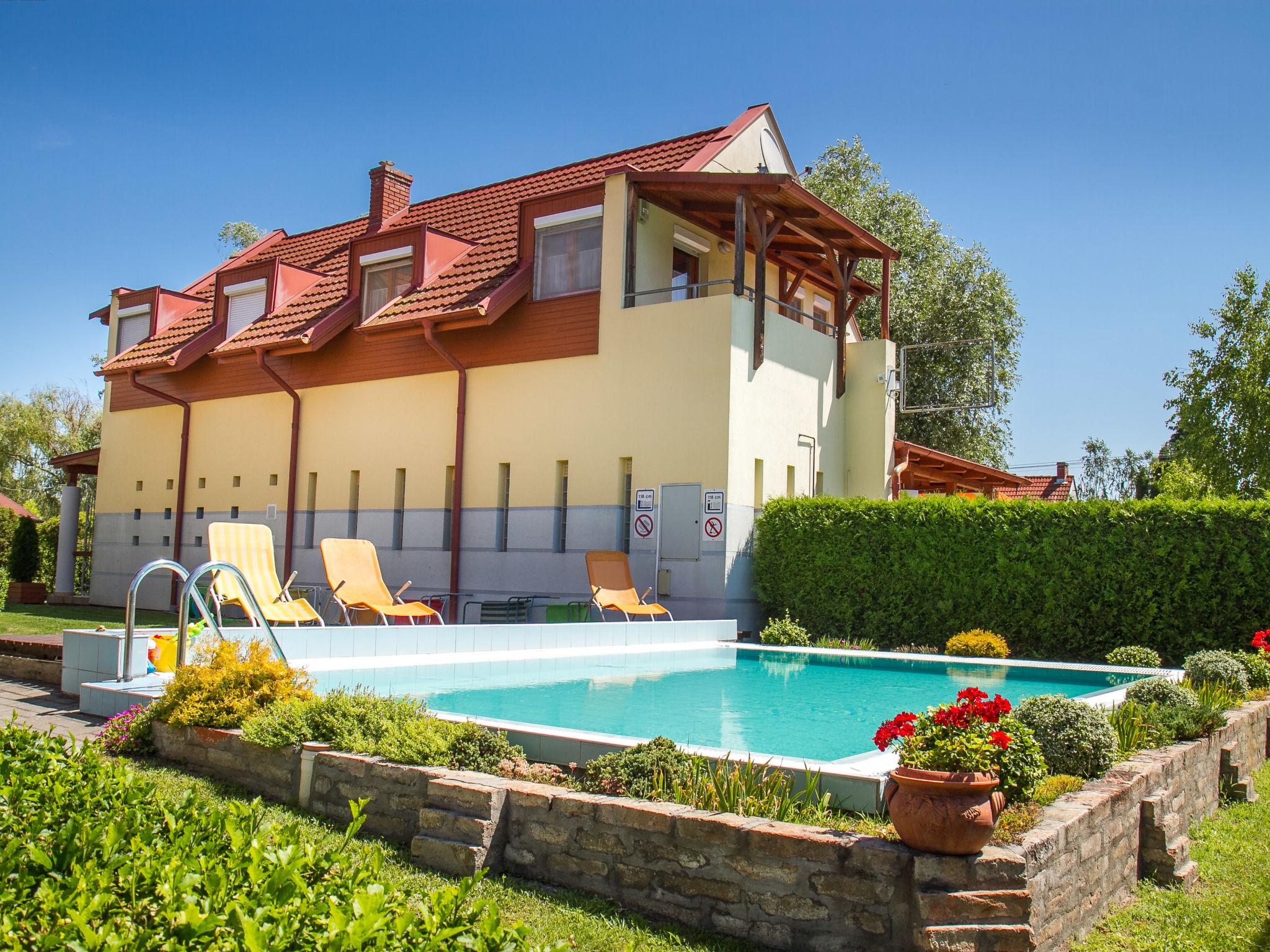 Photo 1 - Appartement de 1 chambre à Balatonmáriafürdő avec piscine et jardin